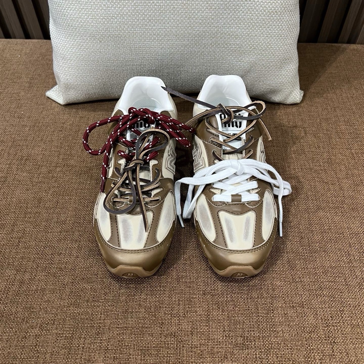 미우미우 X 뉴발란스 530 SL 가죽 스니커즈