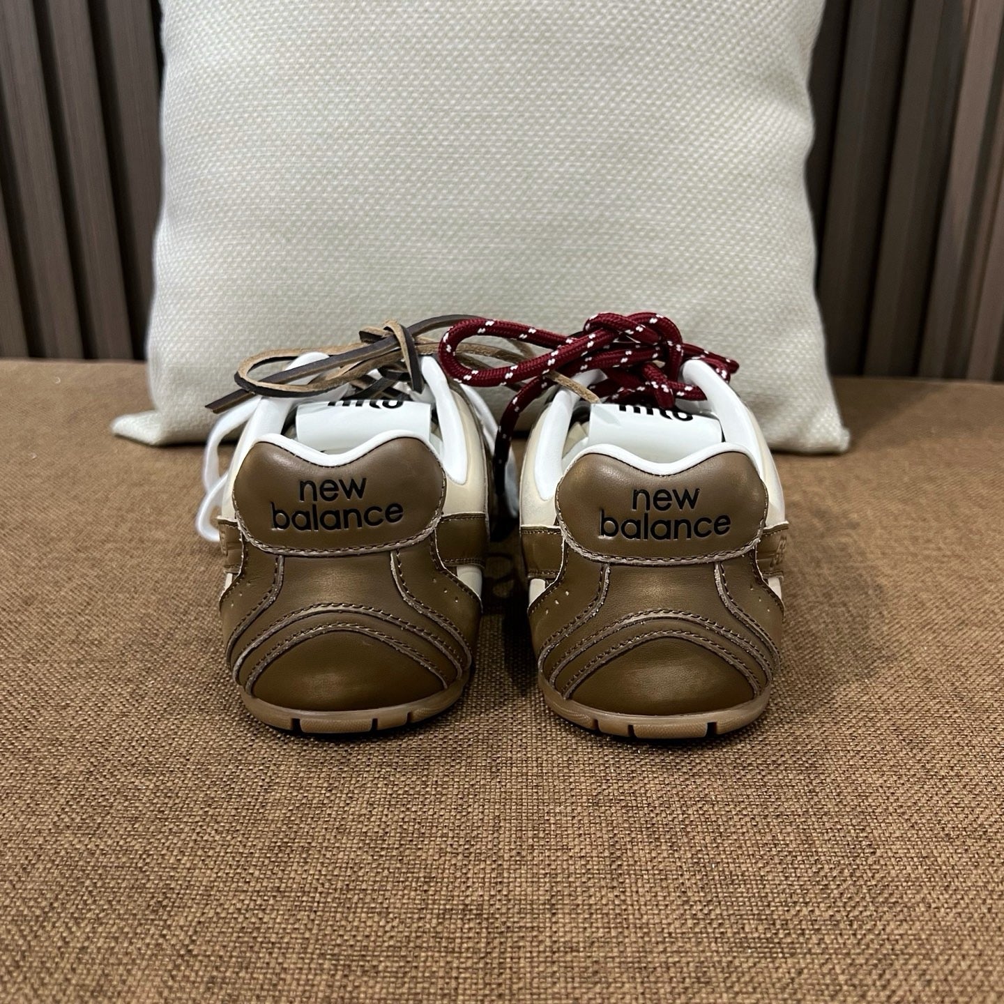 미우미우 X 뉴발란스 530 SL 가죽 스니커즈