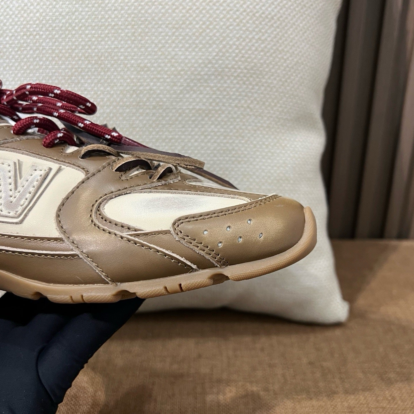 미우미우 X 뉴발란스 530 SL 가죽 스니커즈