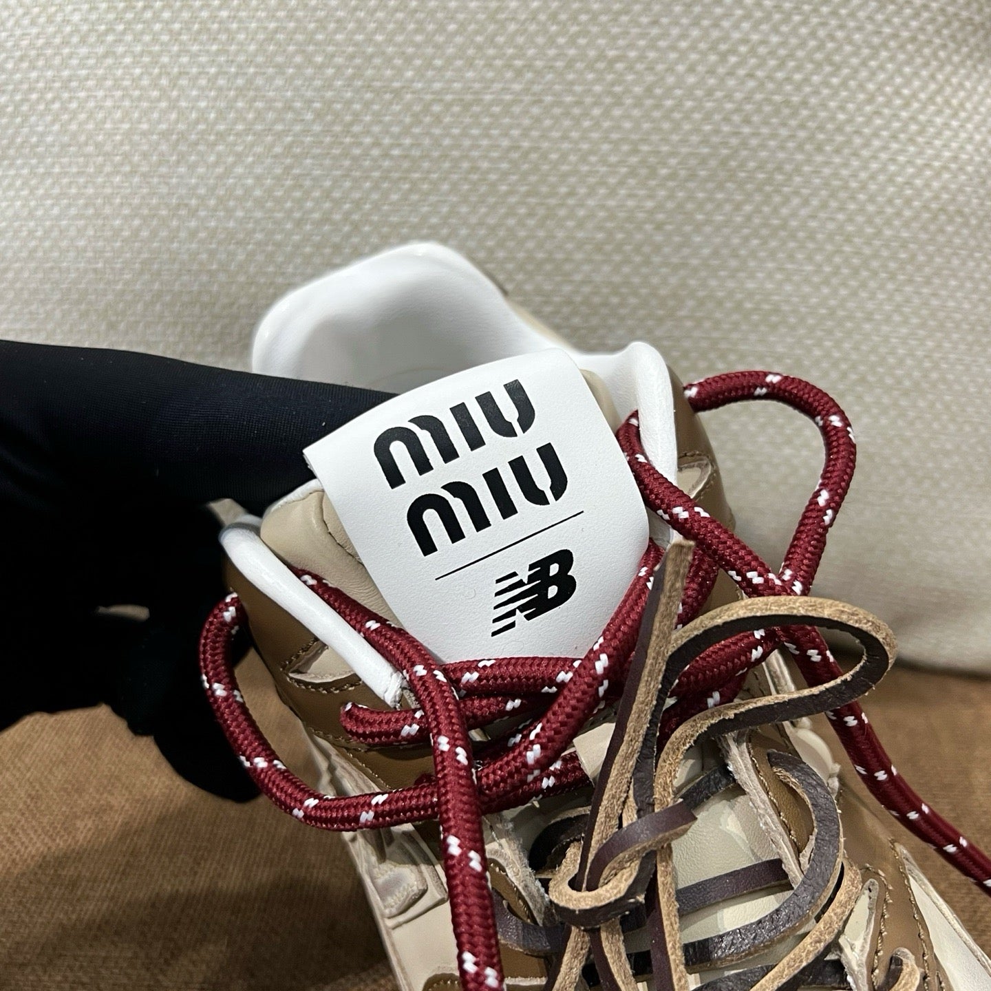 미우미우 X 뉴발란스 530 SL 가죽 스니커즈