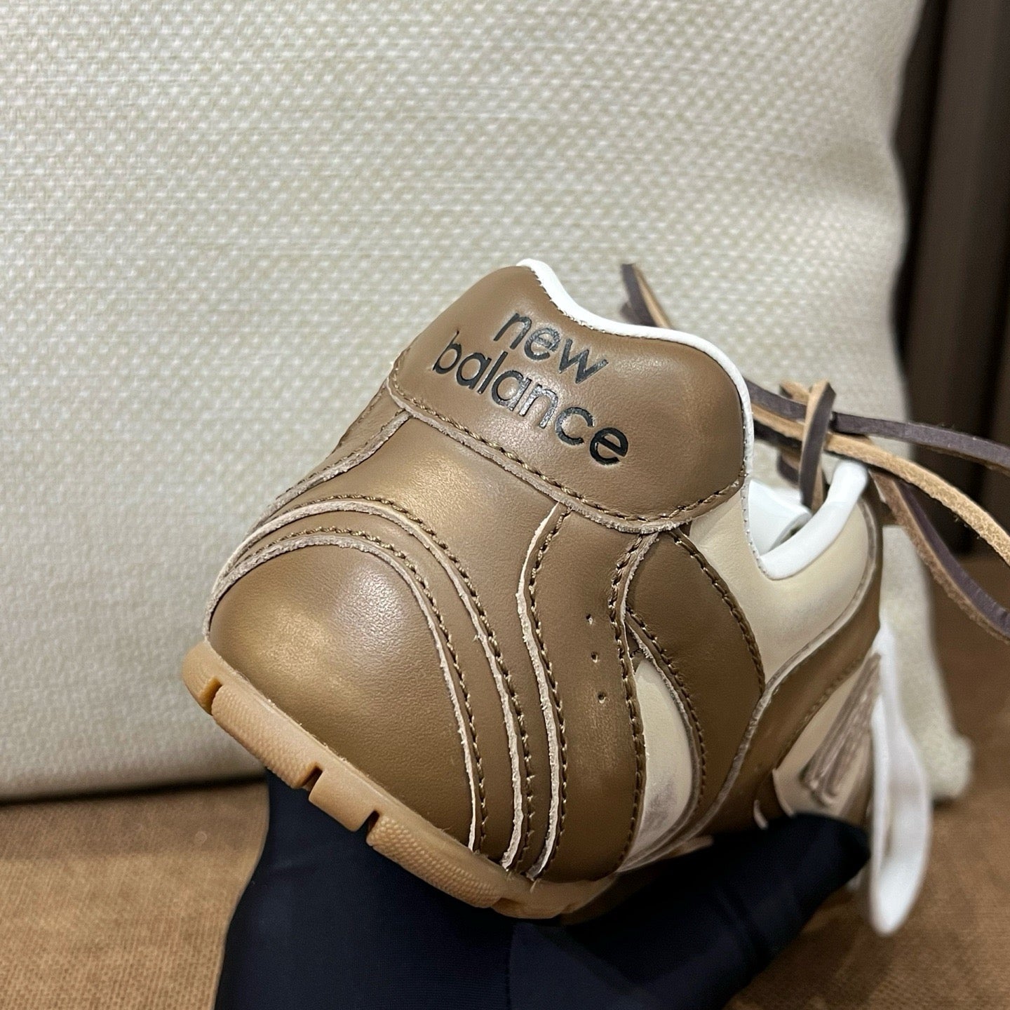 미우미우 X 뉴발란스 530 SL 가죽 스니커즈