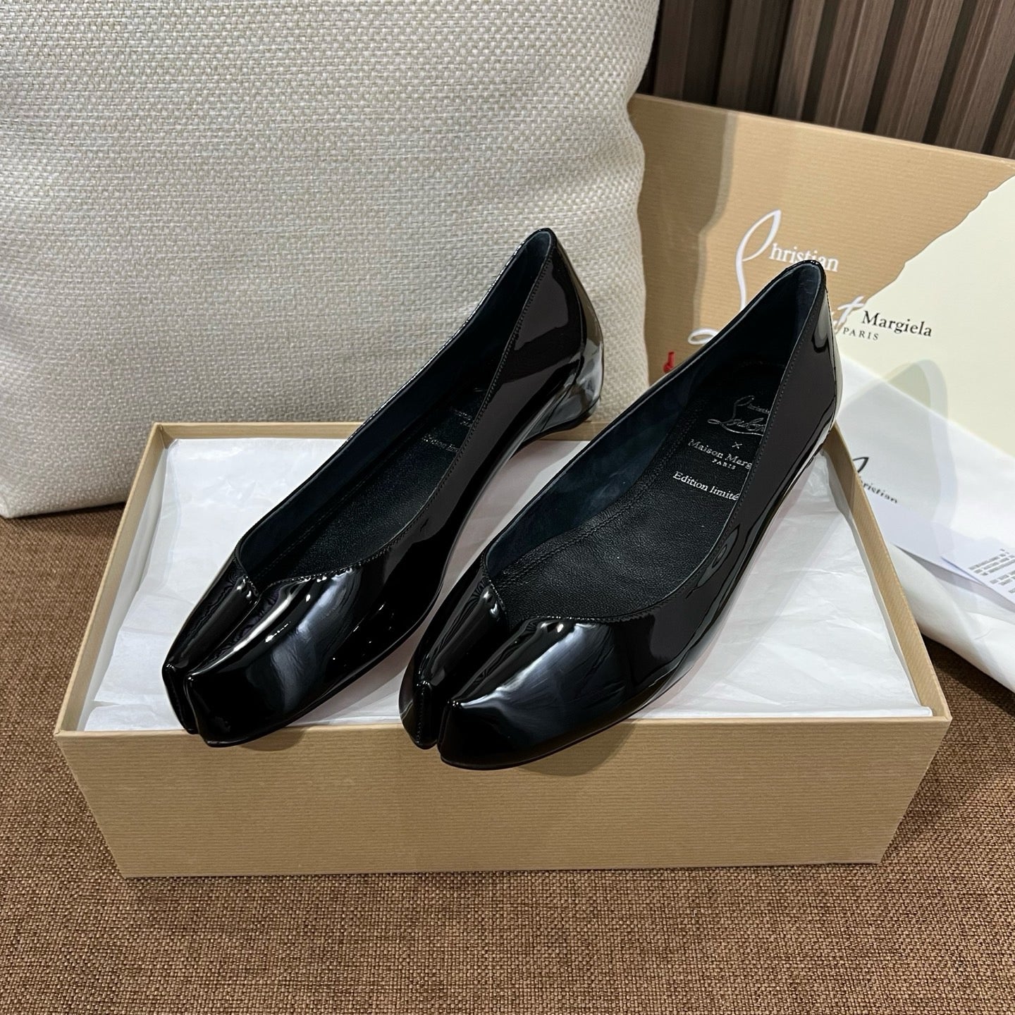 메종 마르지엘라 X 크리스찬 루부탱 플랫 슈즈
