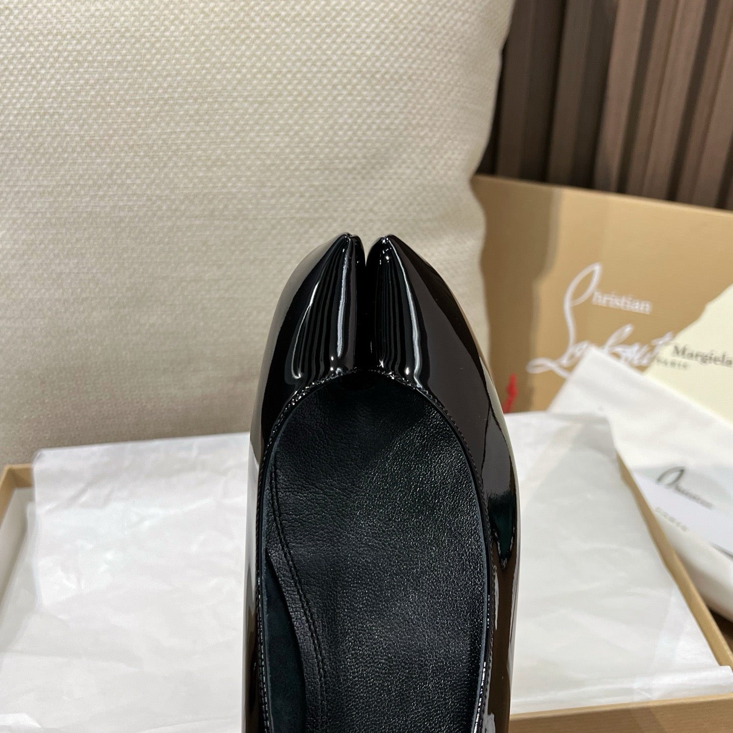 메종 마르지엘라 X 크리스찬 루부탱 플랫 슈즈