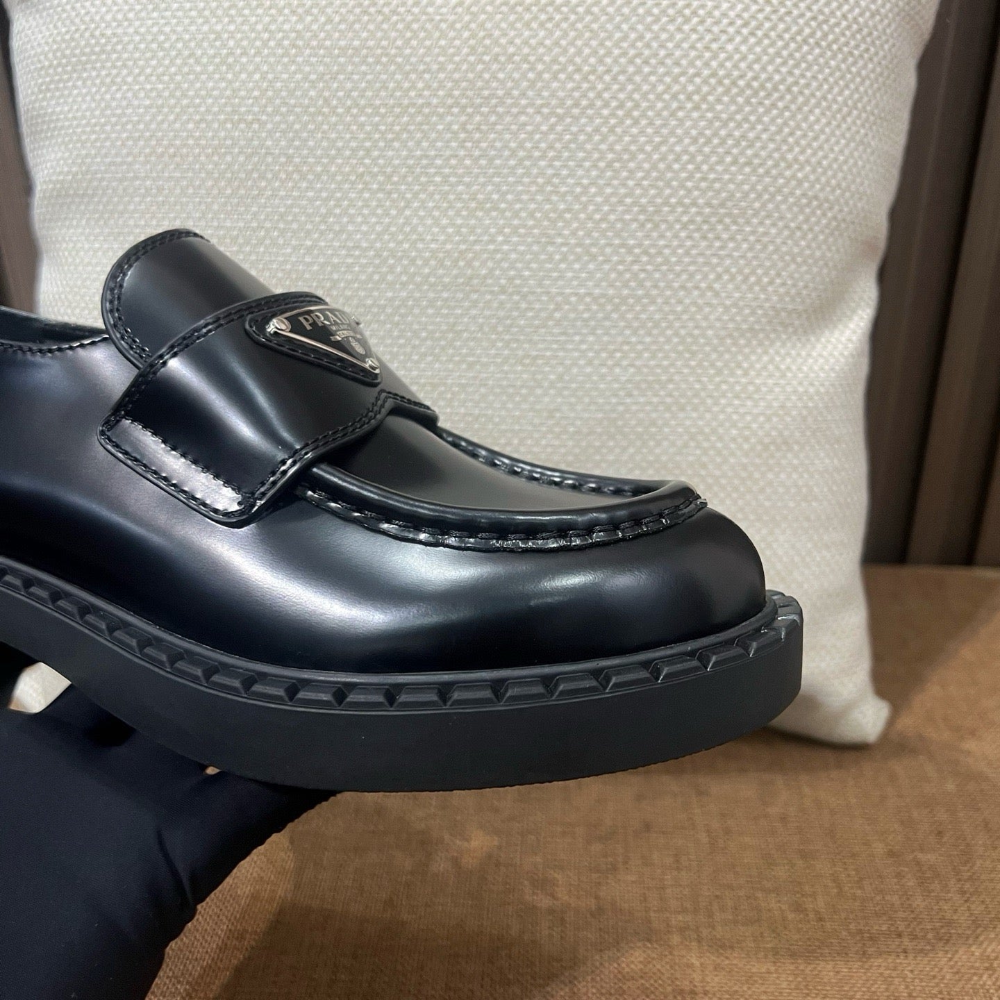 프라다 초콜릿 브러쉬드 로퍼