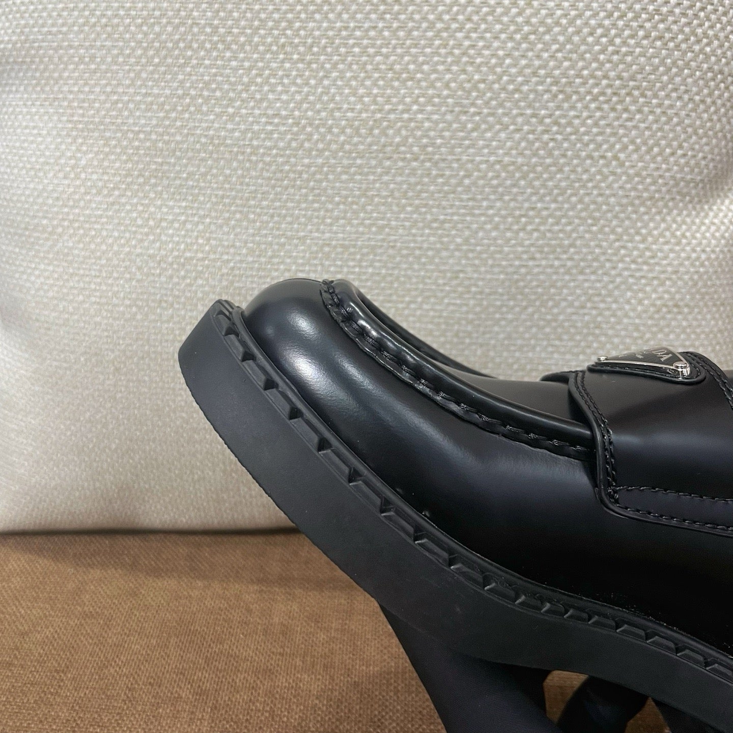 프라다 초콜릿 브러쉬드 로퍼