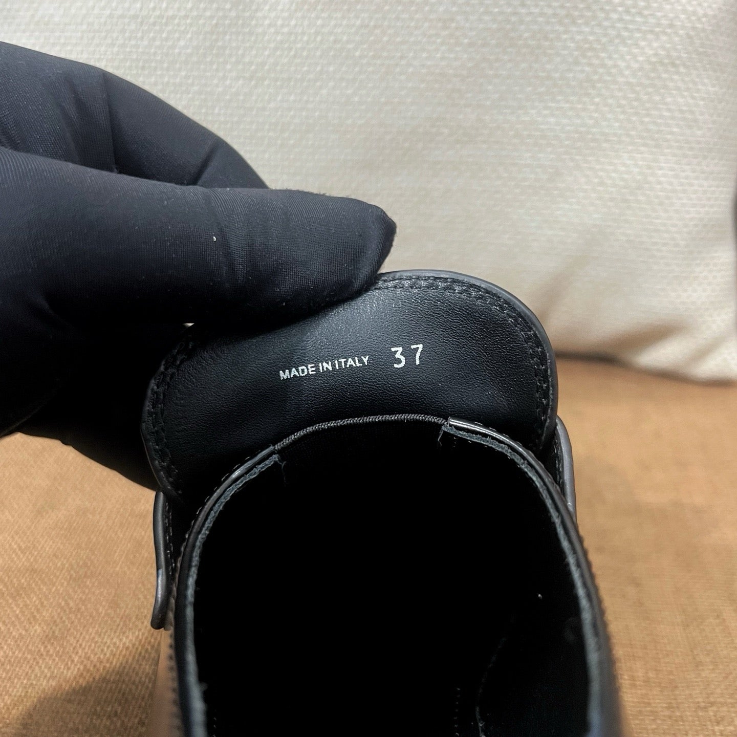 프라다 초콜릿 브러쉬드 로퍼