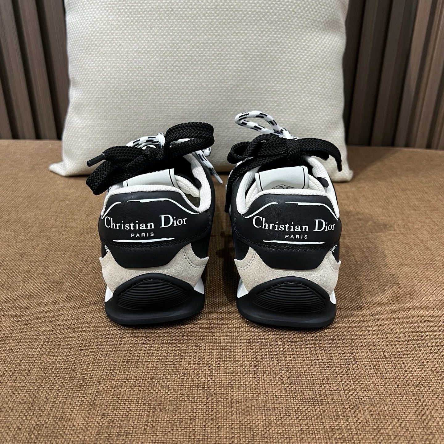 디올 디 스케치 스니커즈