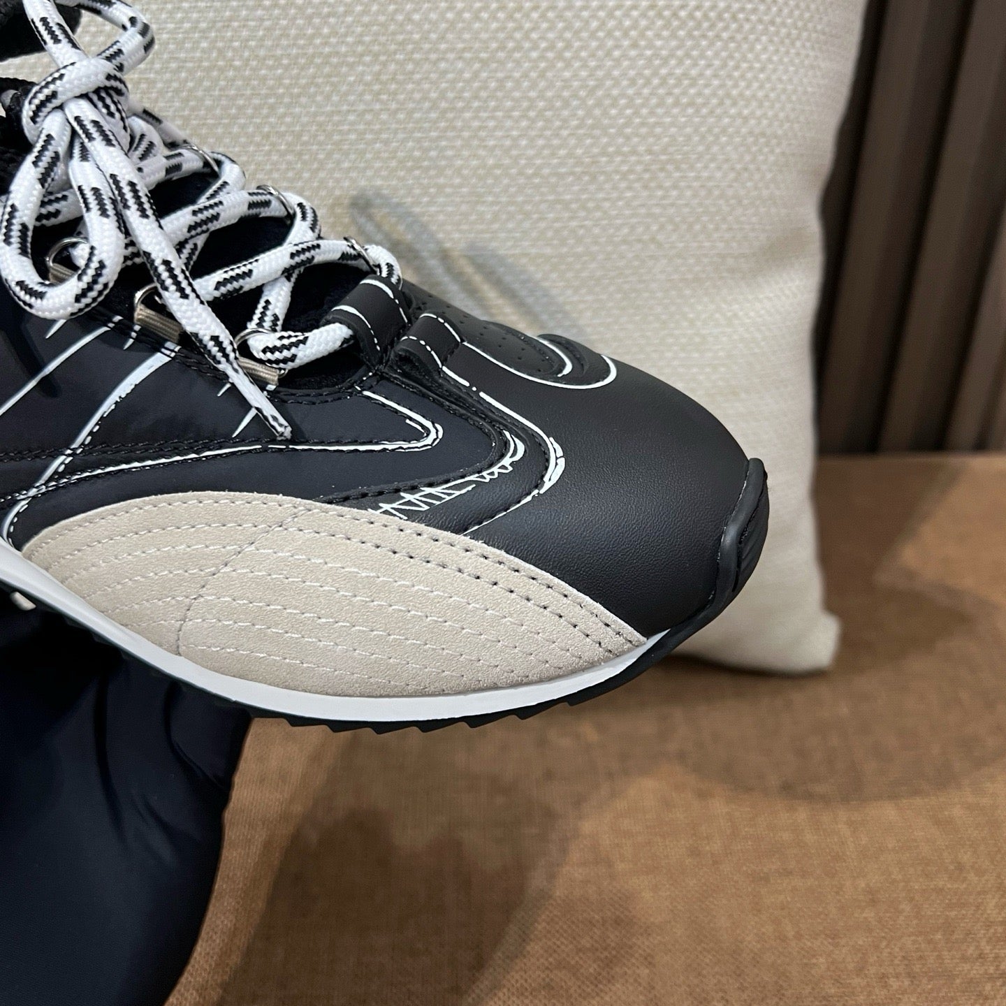 디올 디 스케치 스니커즈