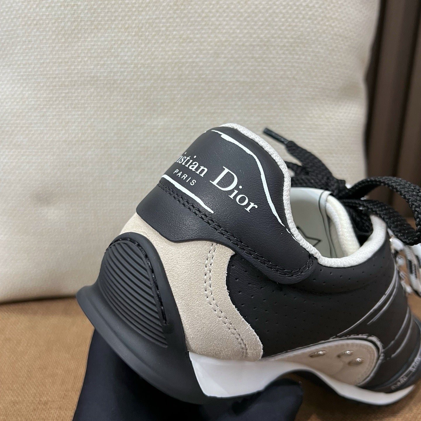 디올 디 스케치 스니커즈