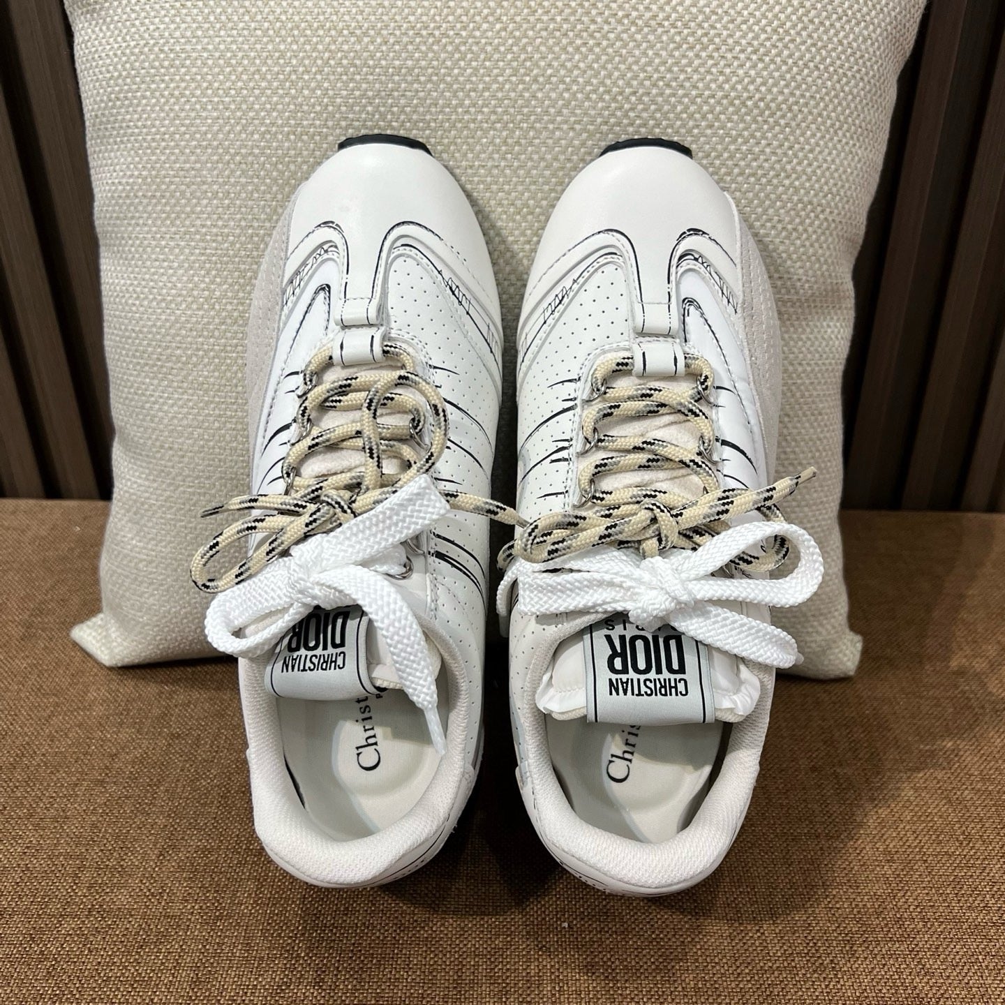 디올 디 스케치 스니커즈