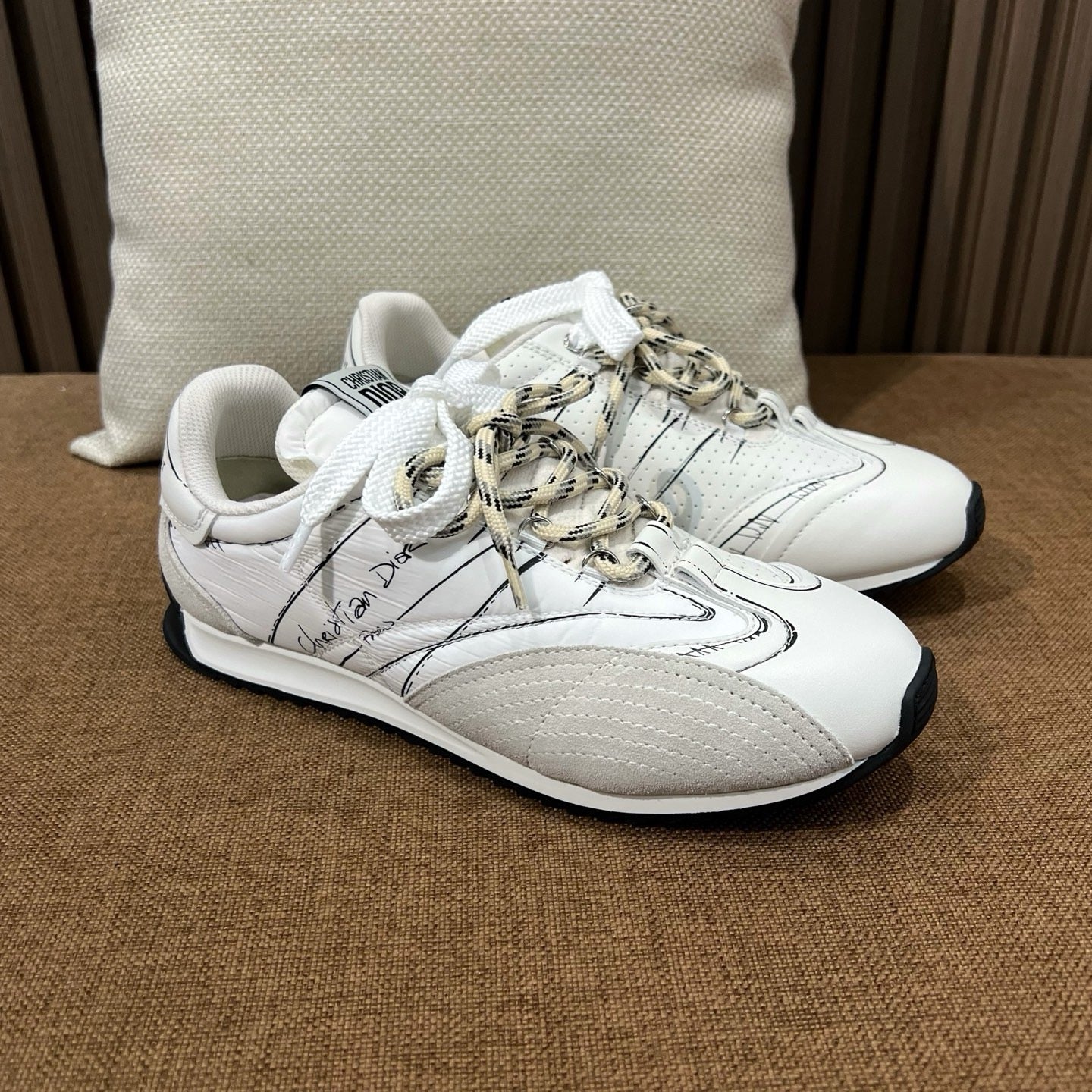 디올 디 스케치 스니커즈