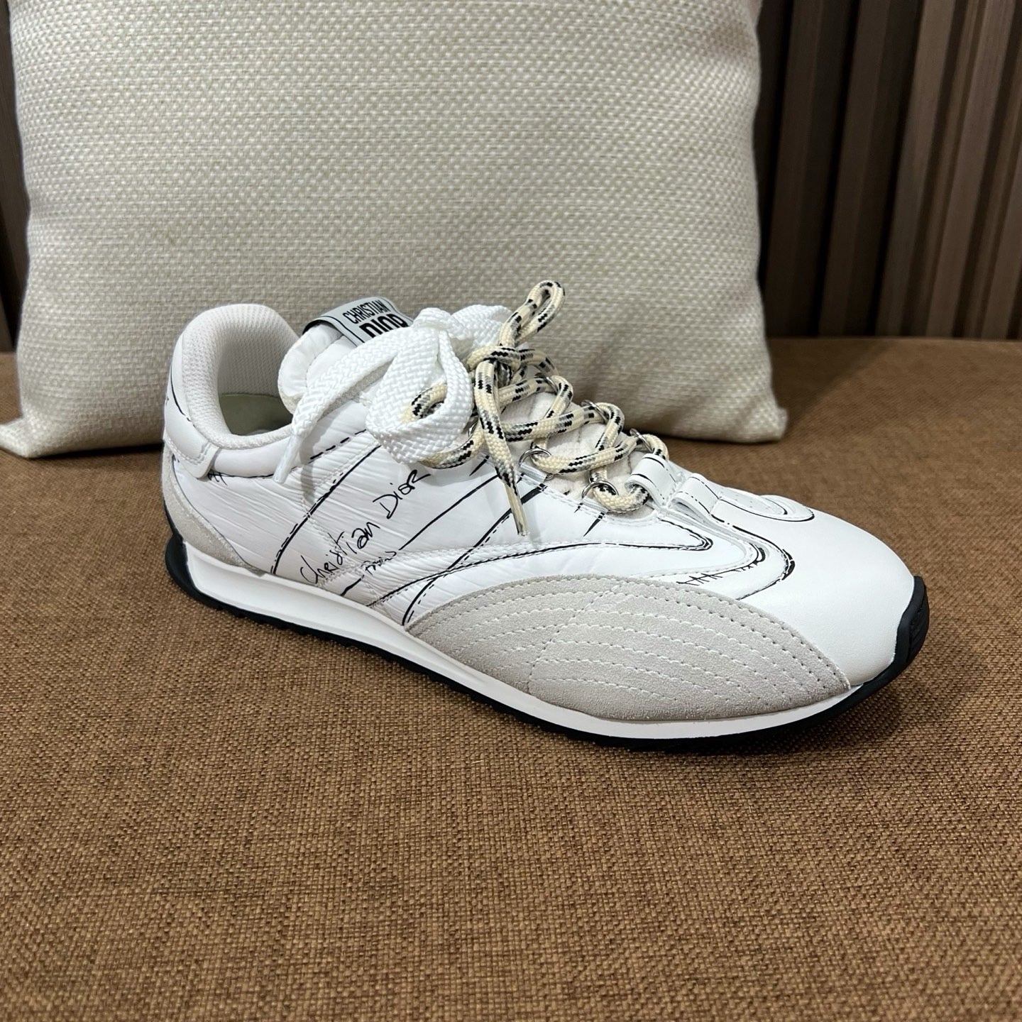 디올 디 스케치 스니커즈