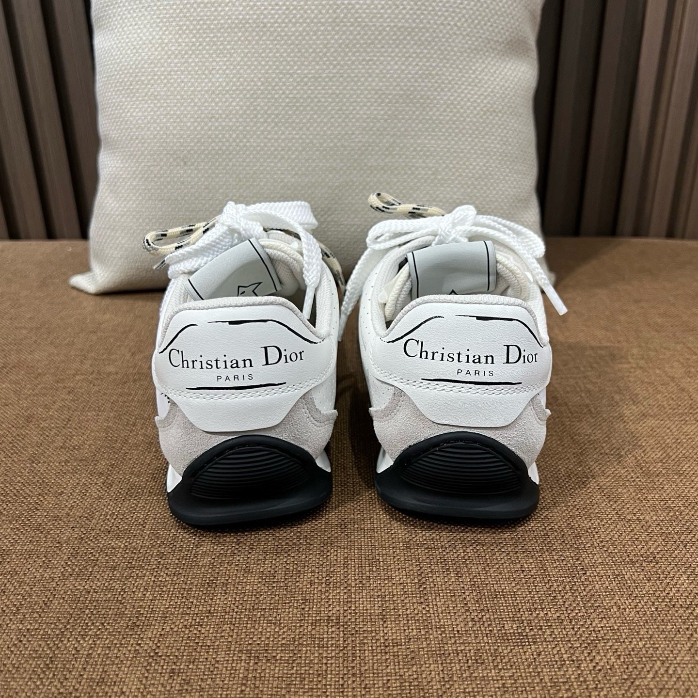 디올 디 스케치 스니커즈