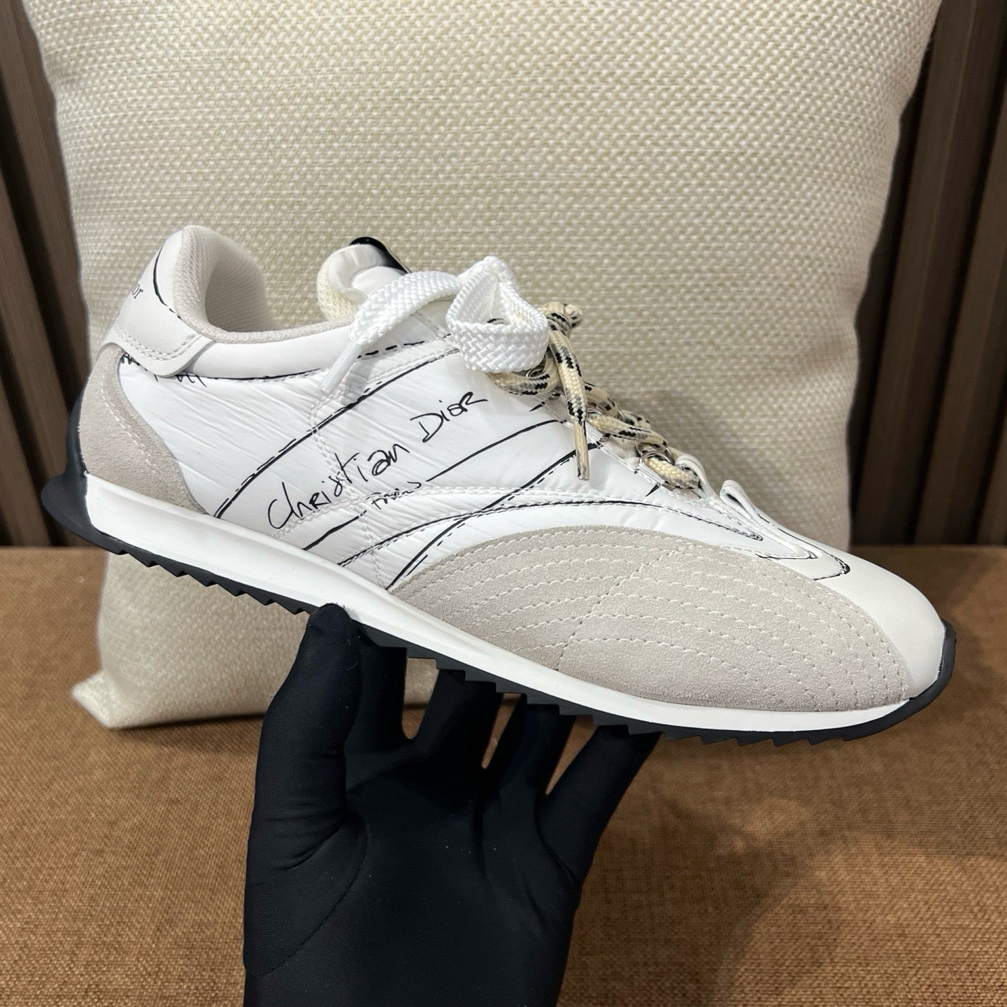 디올 디 스케치 스니커즈