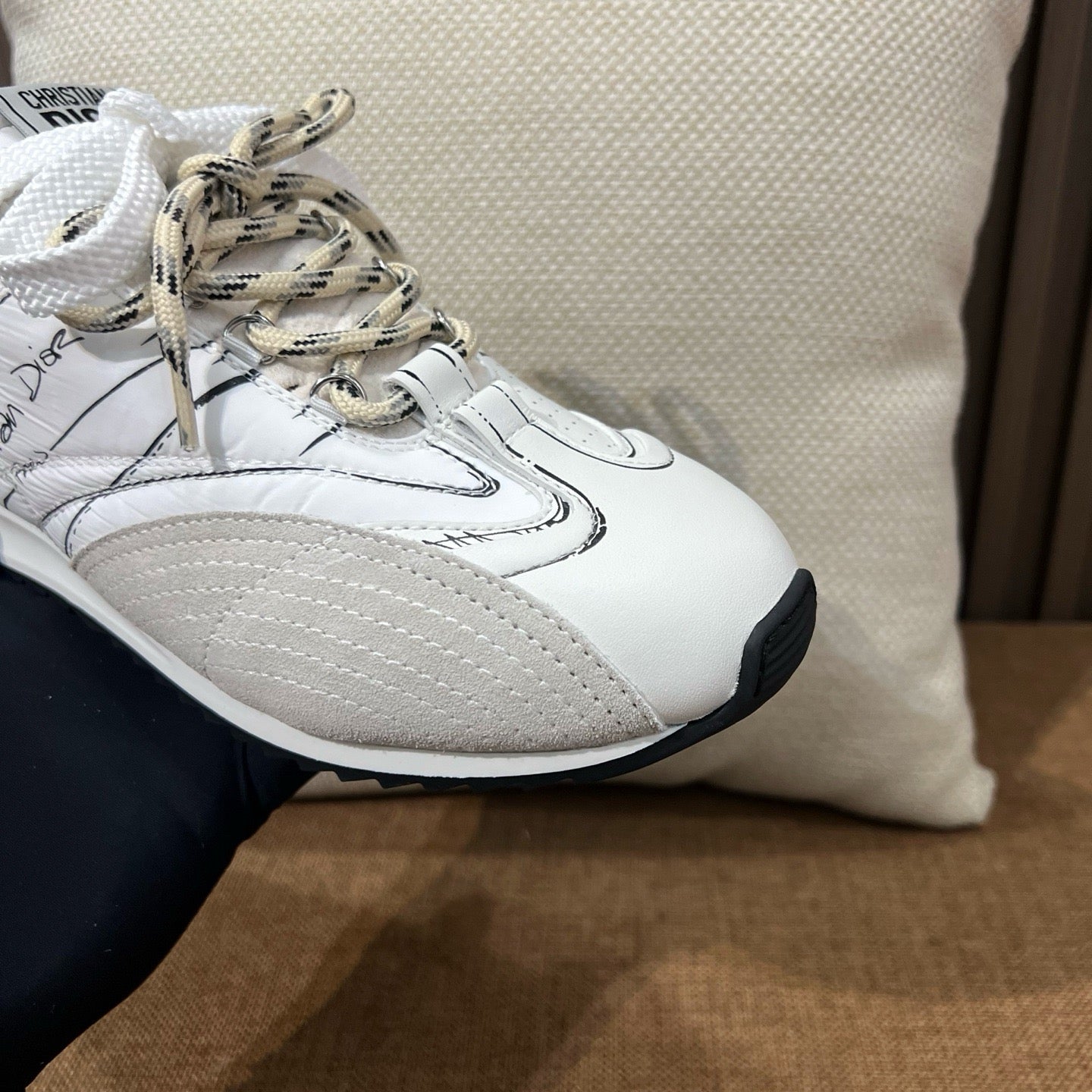 디올 디 스케치 스니커즈