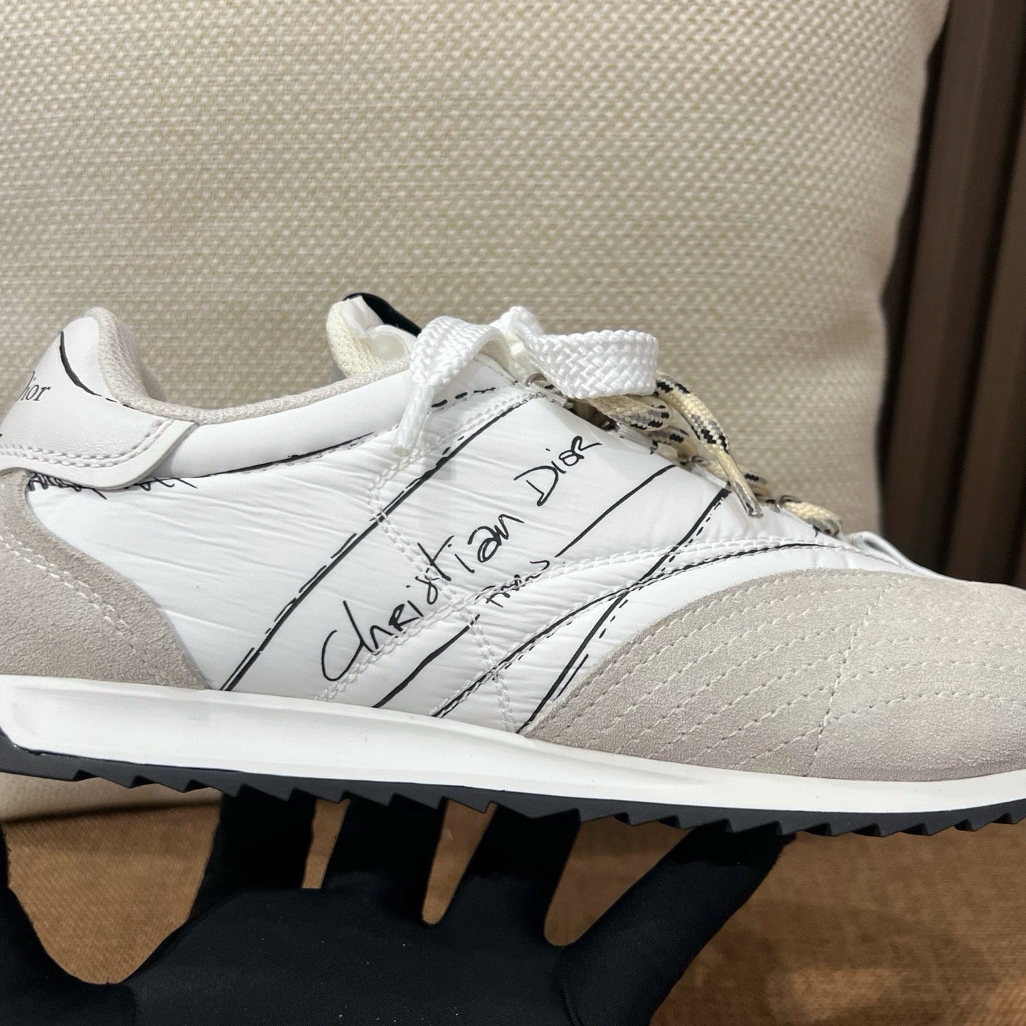 디올 디 스케치 스니커즈