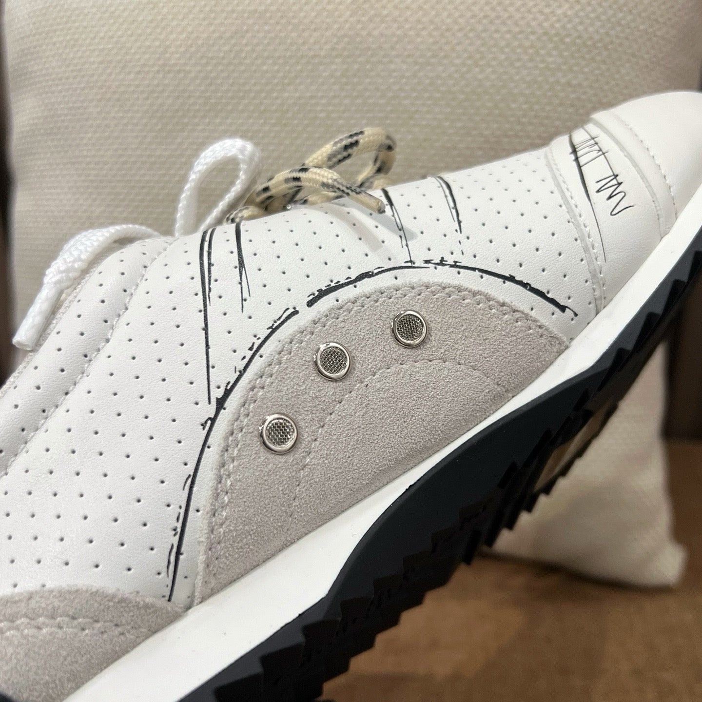 디올 디 스케치 스니커즈