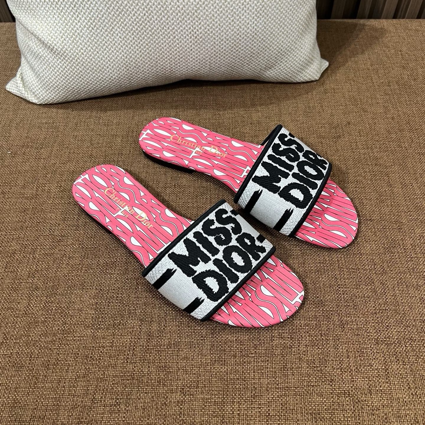 디올 미스디올 디웨이 슬라이드 뮬