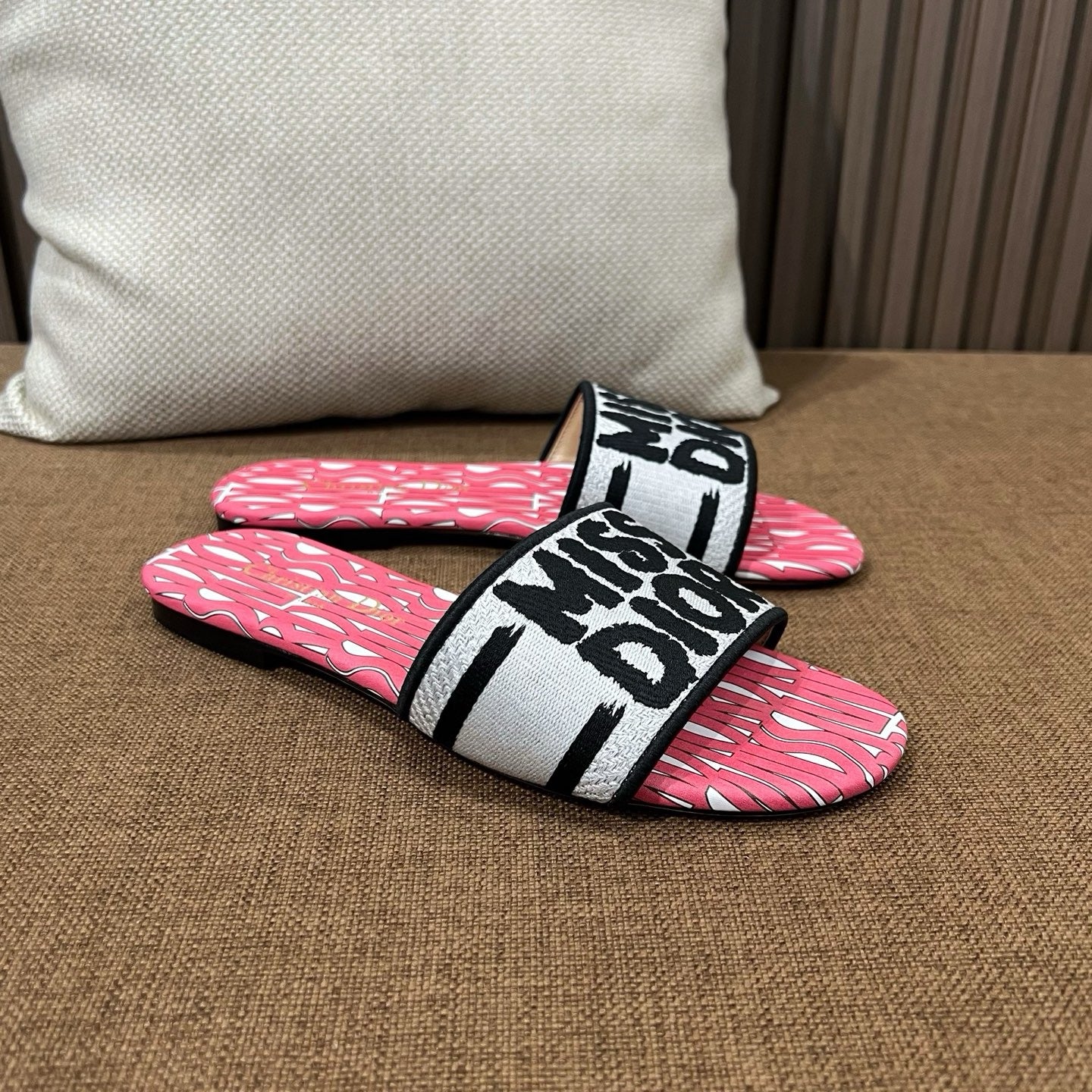 디올 미스디올 디웨이 슬라이드 뮬