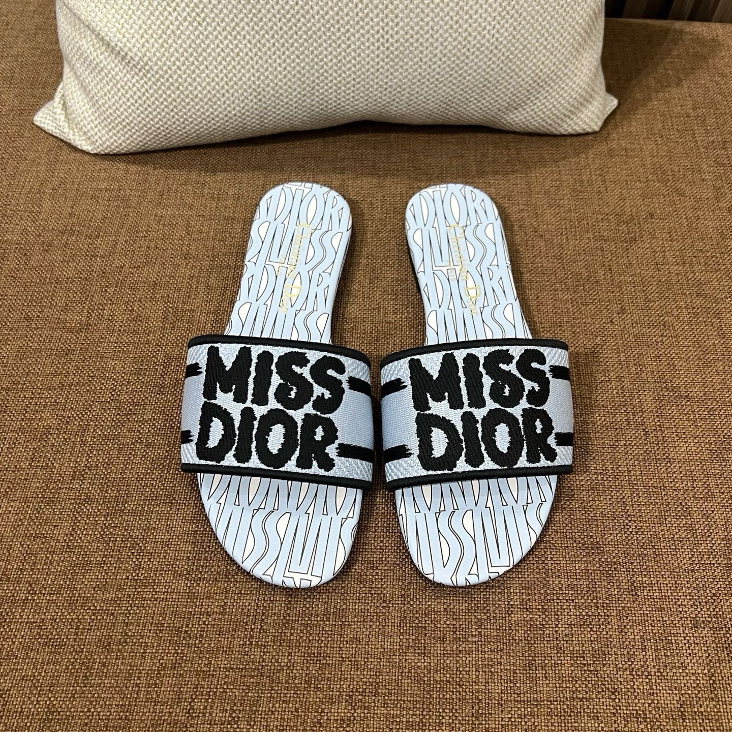 디올 미스디올 디웨이 슬라이드 뮬