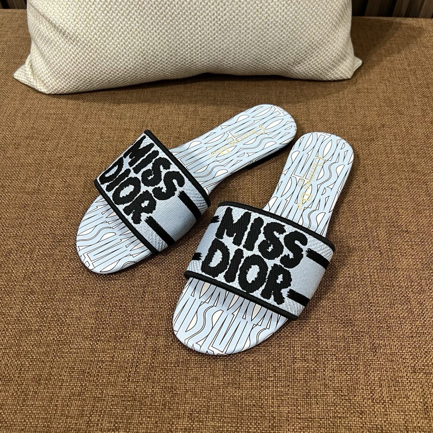 디올 미스디올 디웨이 슬라이드 뮬