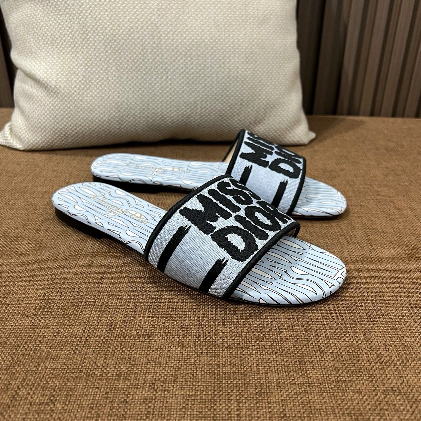 디올 미스디올 디웨이 슬라이드 뮬