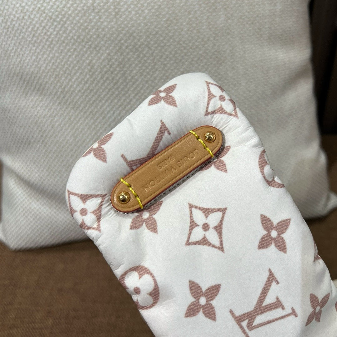 루이비통 풀 필로우 플랫 컴포트 뮬