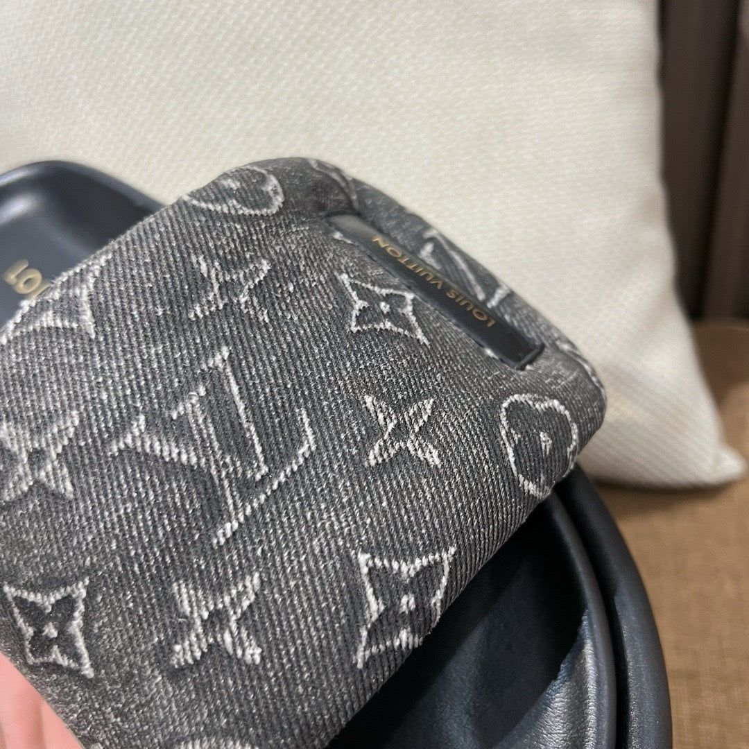 루이비통 풀 필로우 플랫 컴포트 뮬