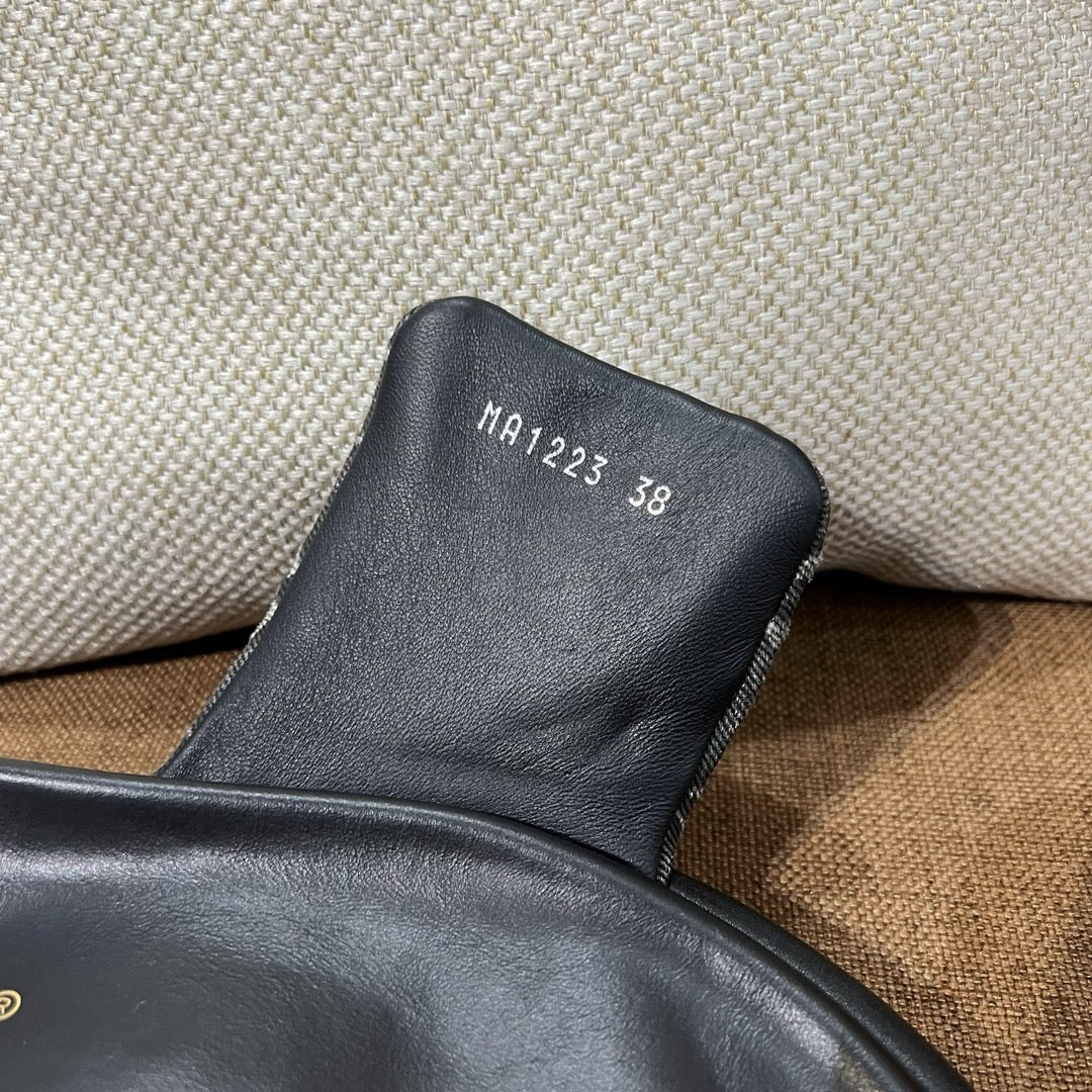 루이비통 풀 필로우 플랫 컴포트 뮬