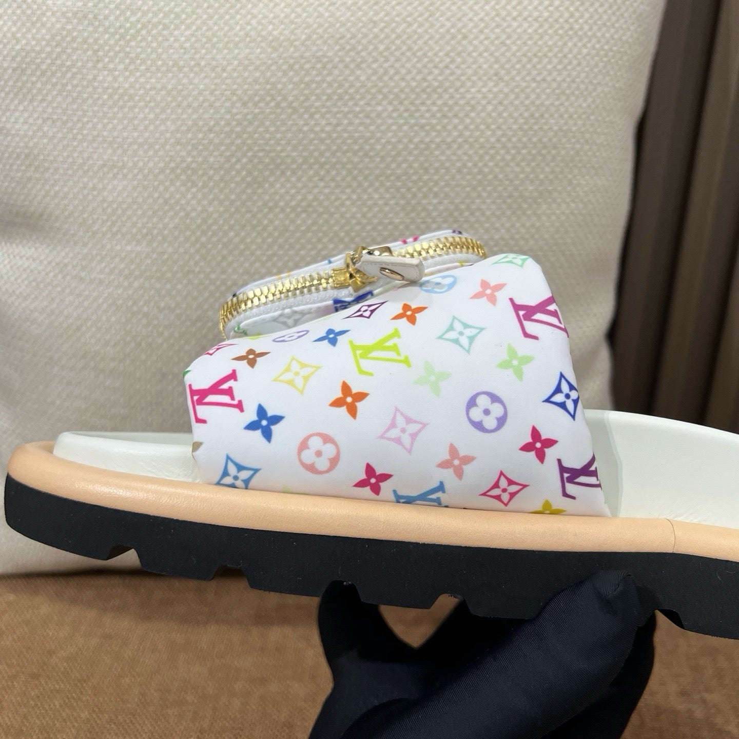 루이비통 X 무라카미 풀 필로우 플랫 컴포트 뮬