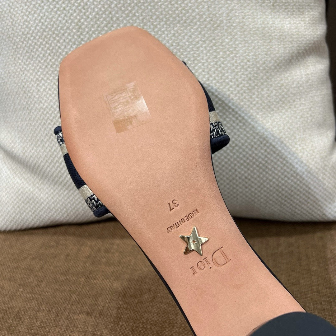 디올 디웨이 슬라이드 뮬 사각굽