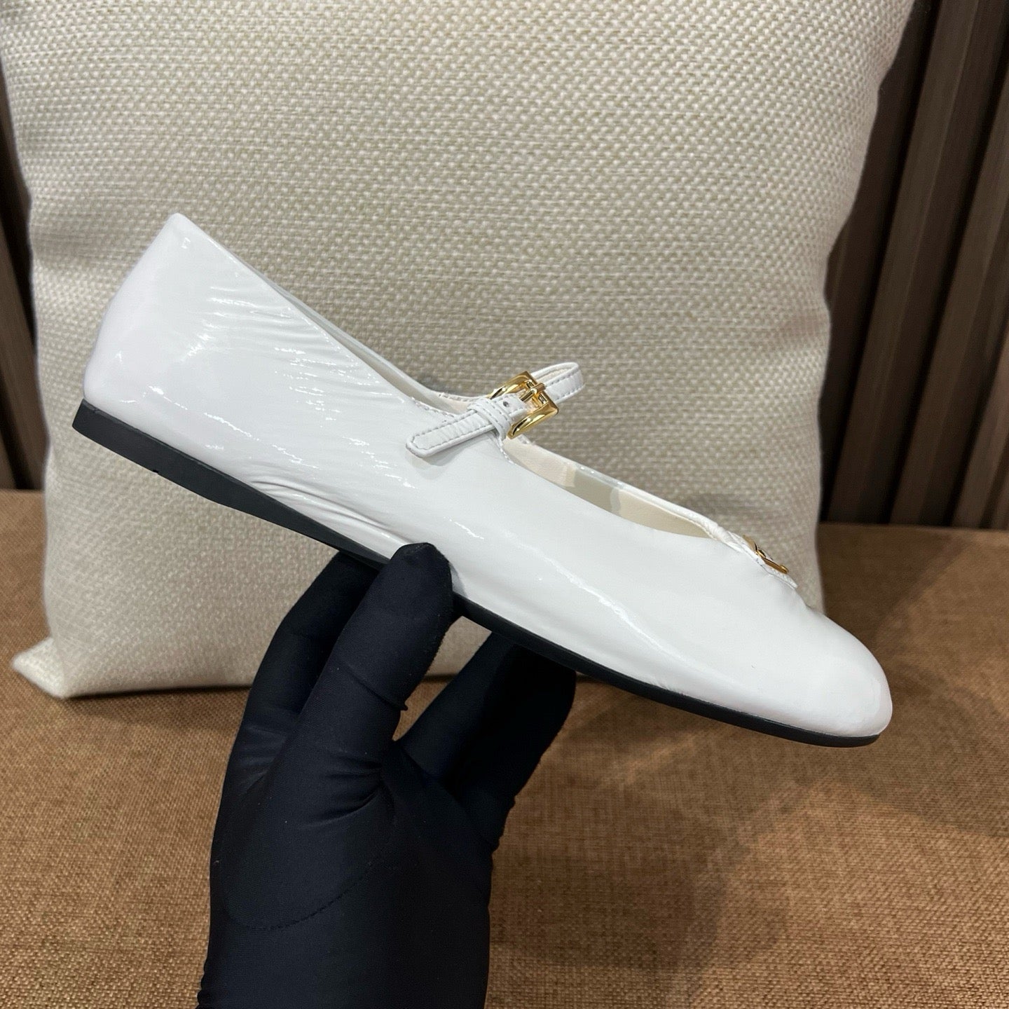 프라다 삼각로고  메리제인 플랫