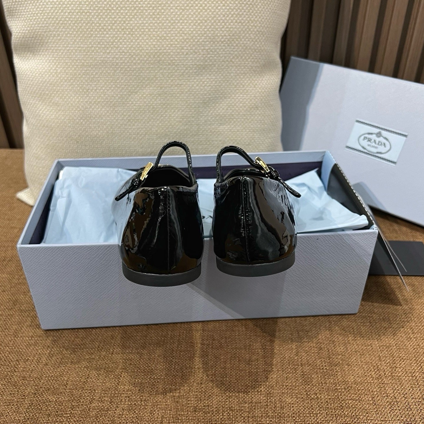 프라다 삼각로고  메리제인 플랫