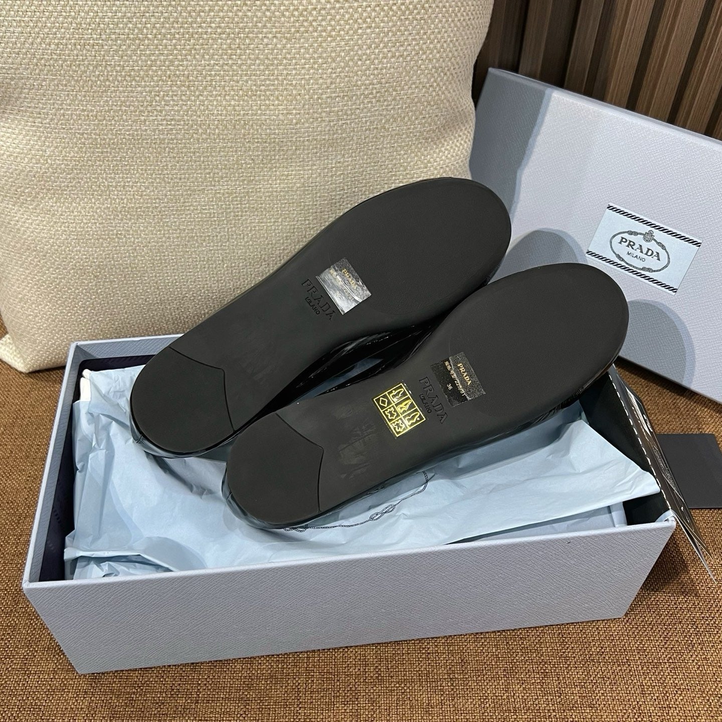 프라다 삼각로고  메리제인 플랫