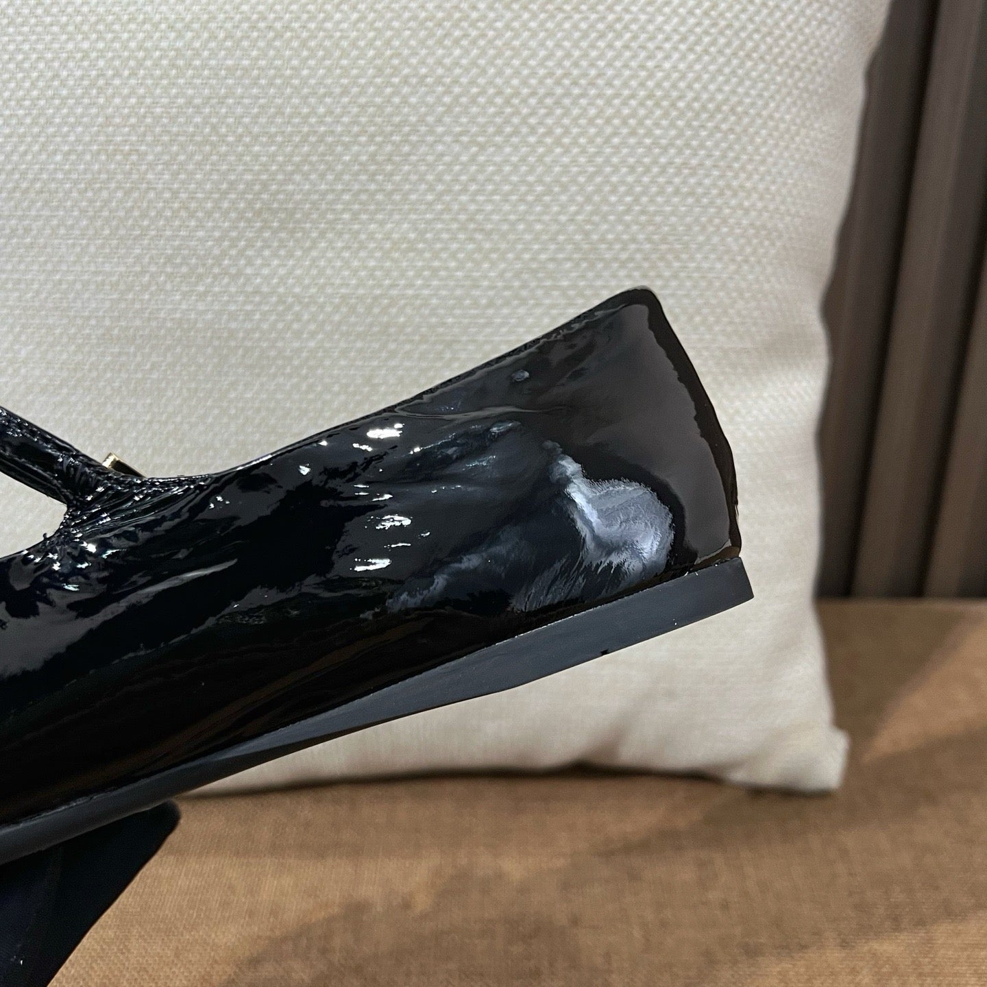 프라다 삼각로고  메리제인 플랫