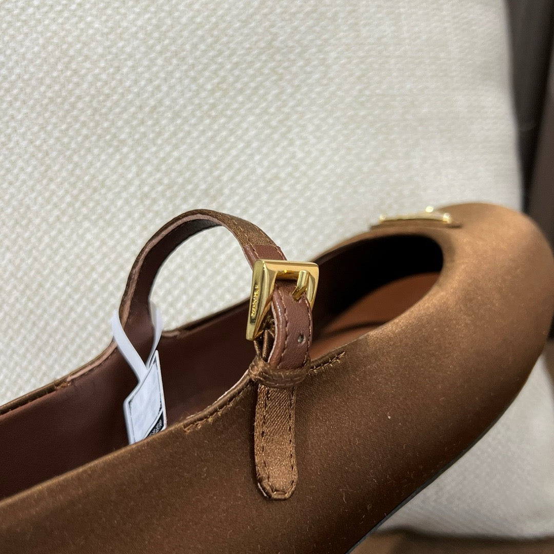 프라다 삼각로고  메리제인 플랫