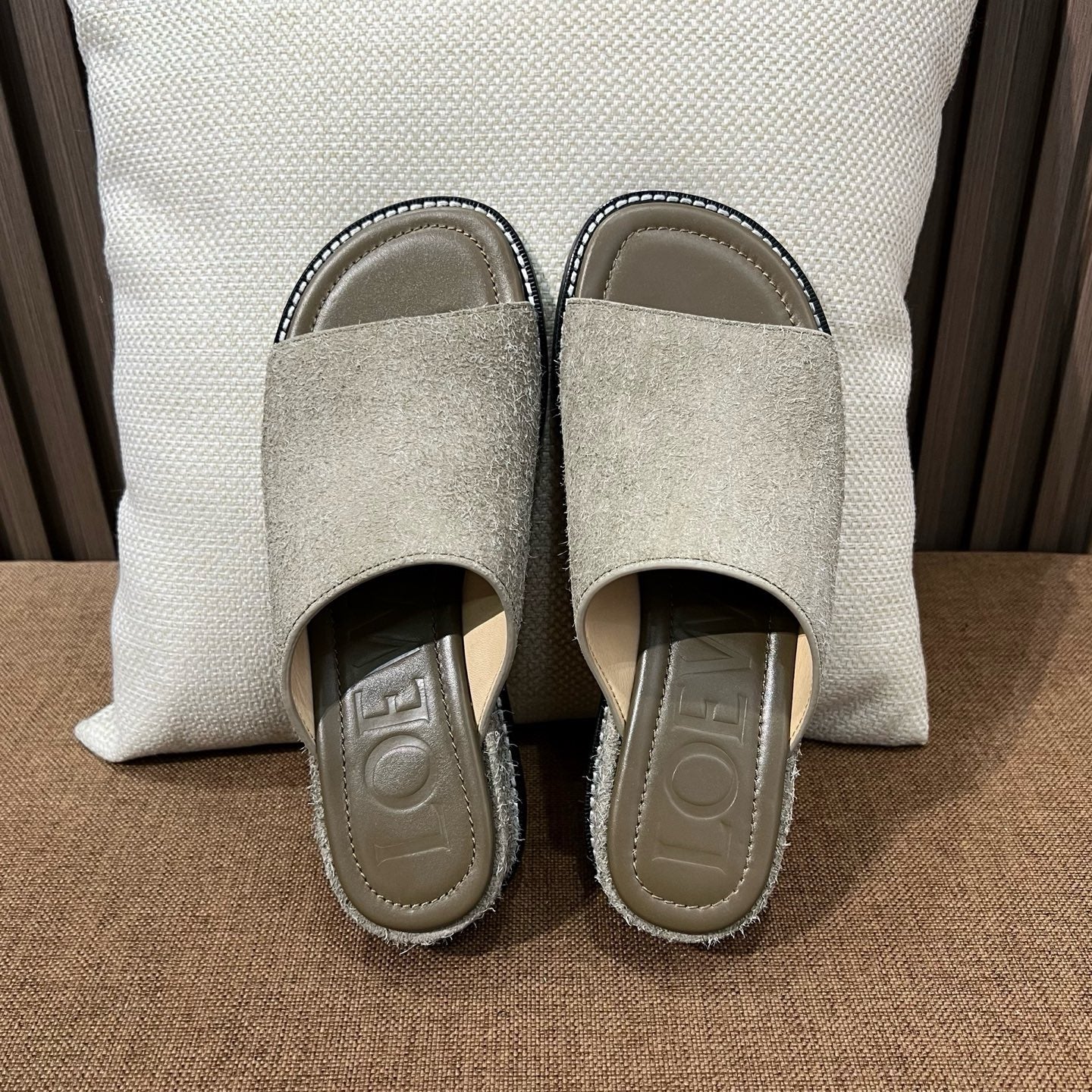 로에베 뮬러 슬라이드