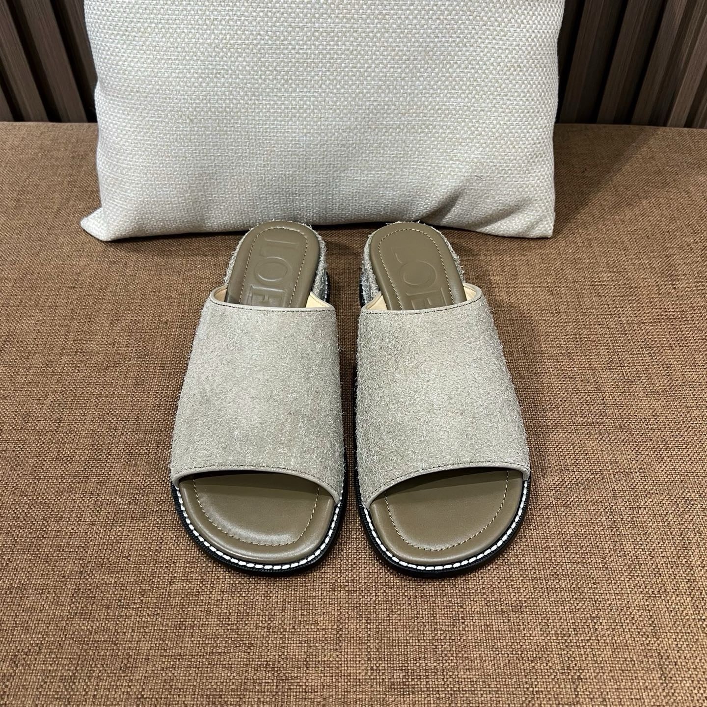 로에베 뮬러 슬라이드