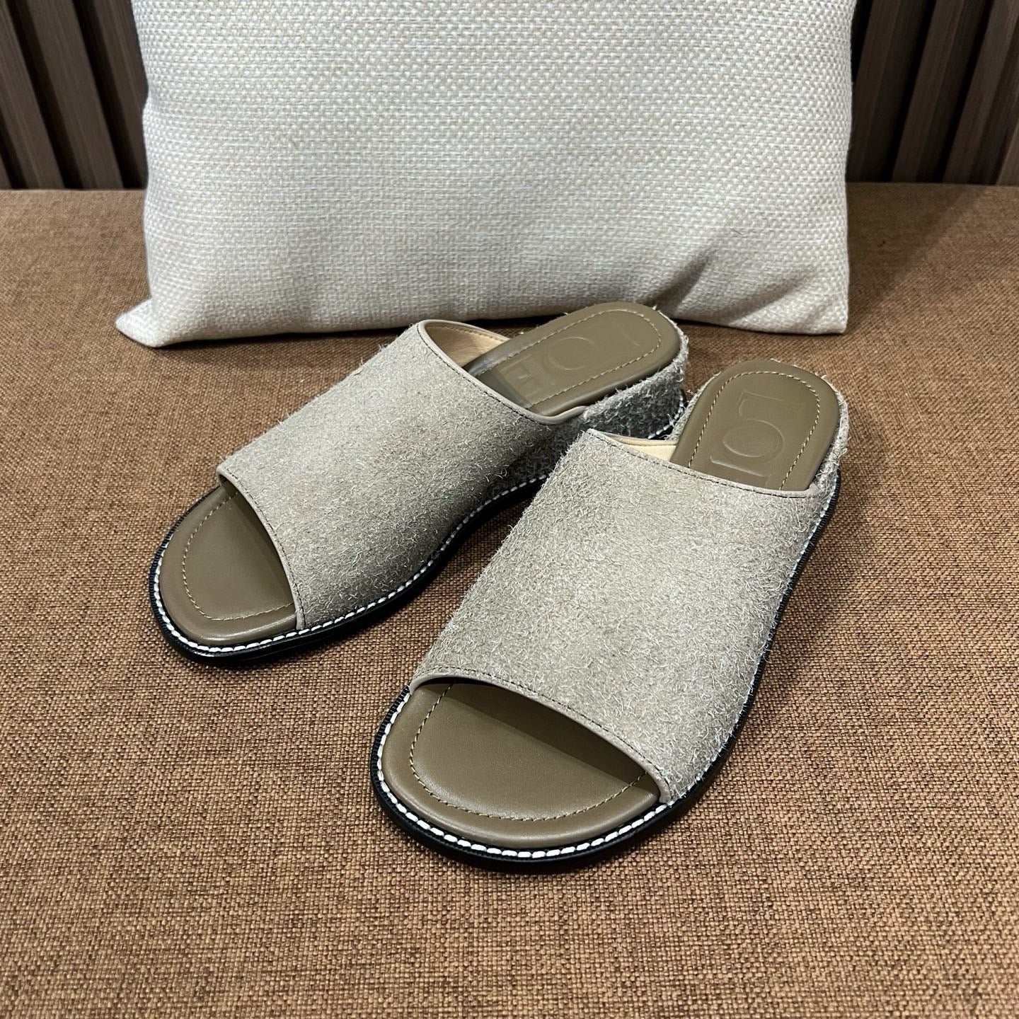 로에베 뮬러 슬라이드