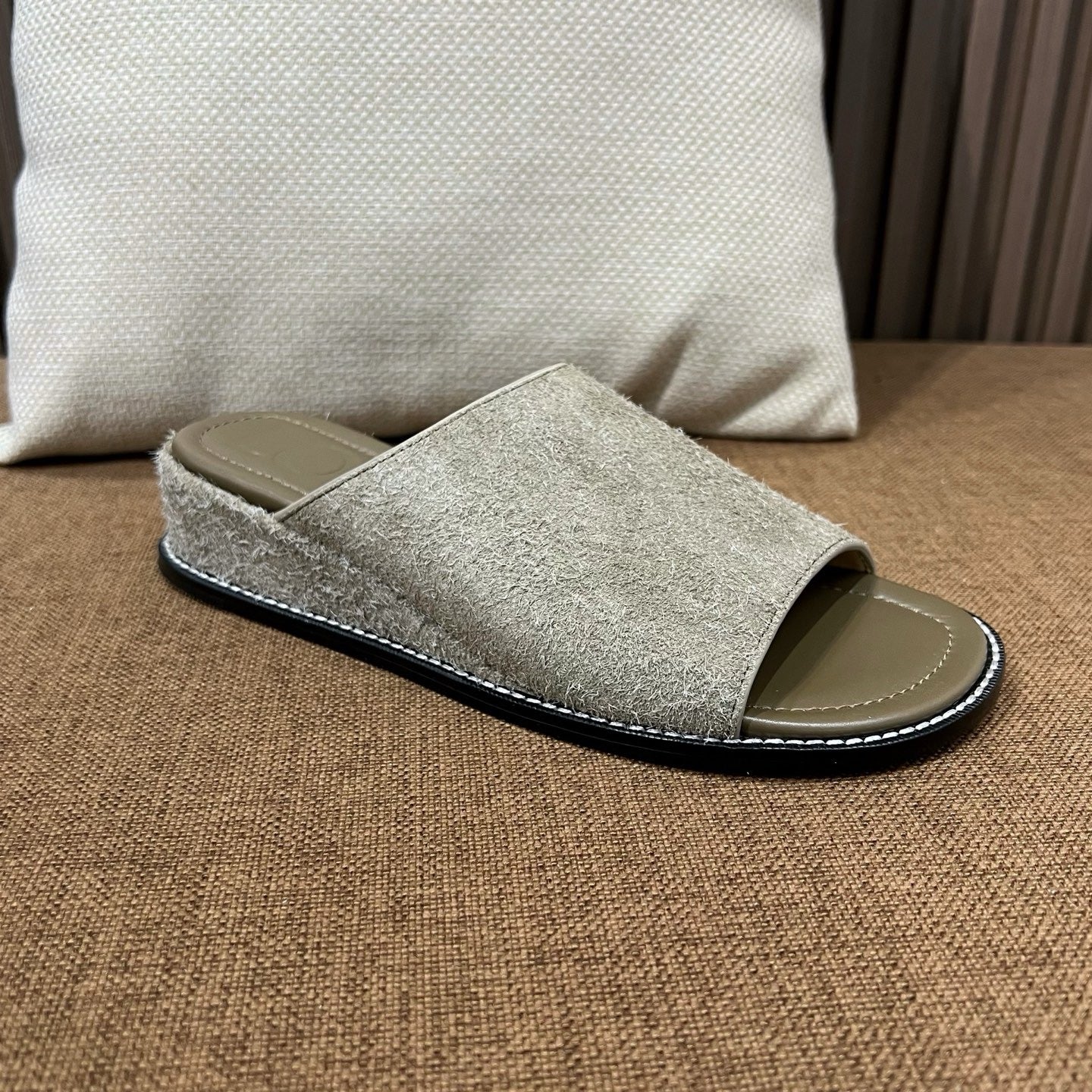 로에베 뮬러 슬라이드