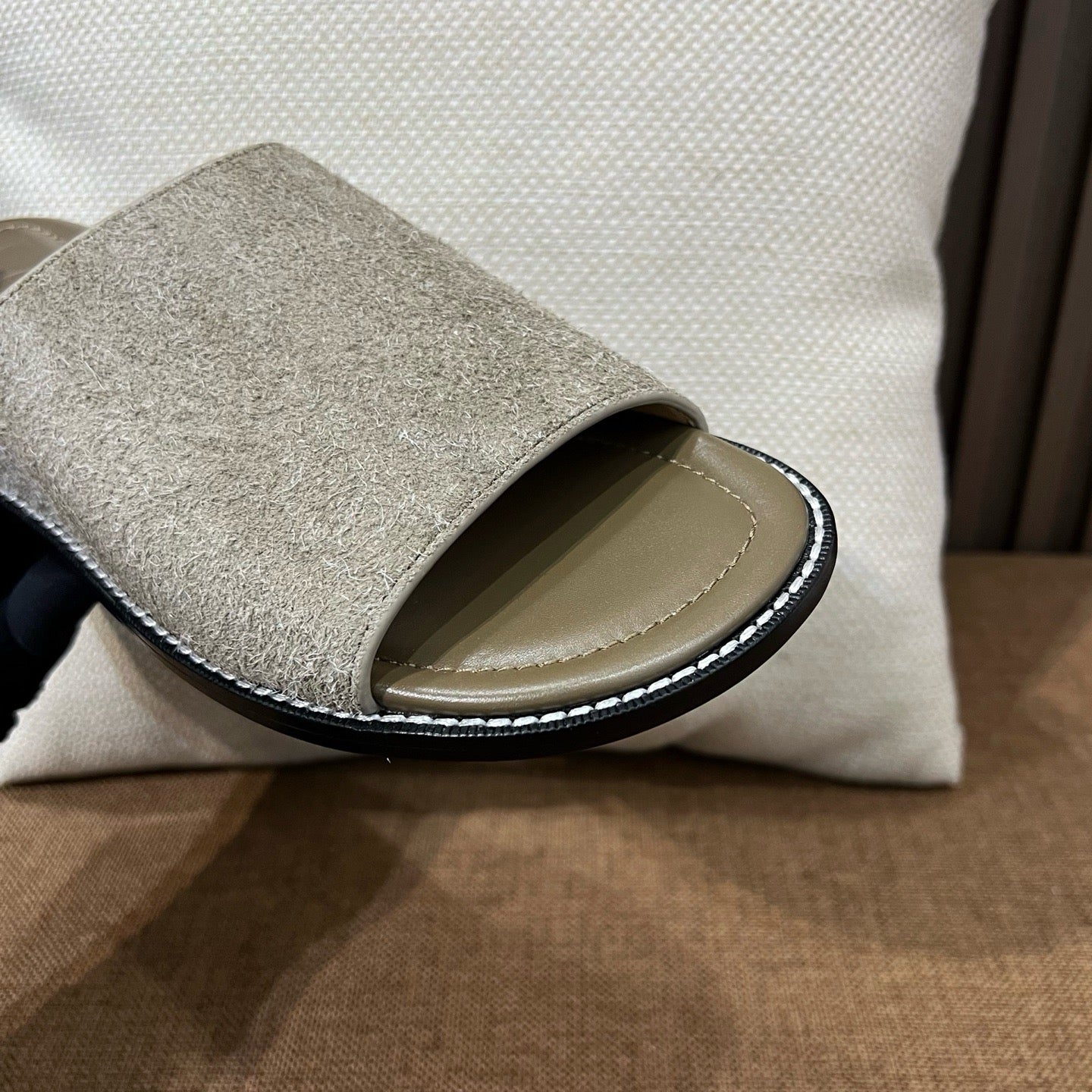 로에베 뮬러 슬라이드