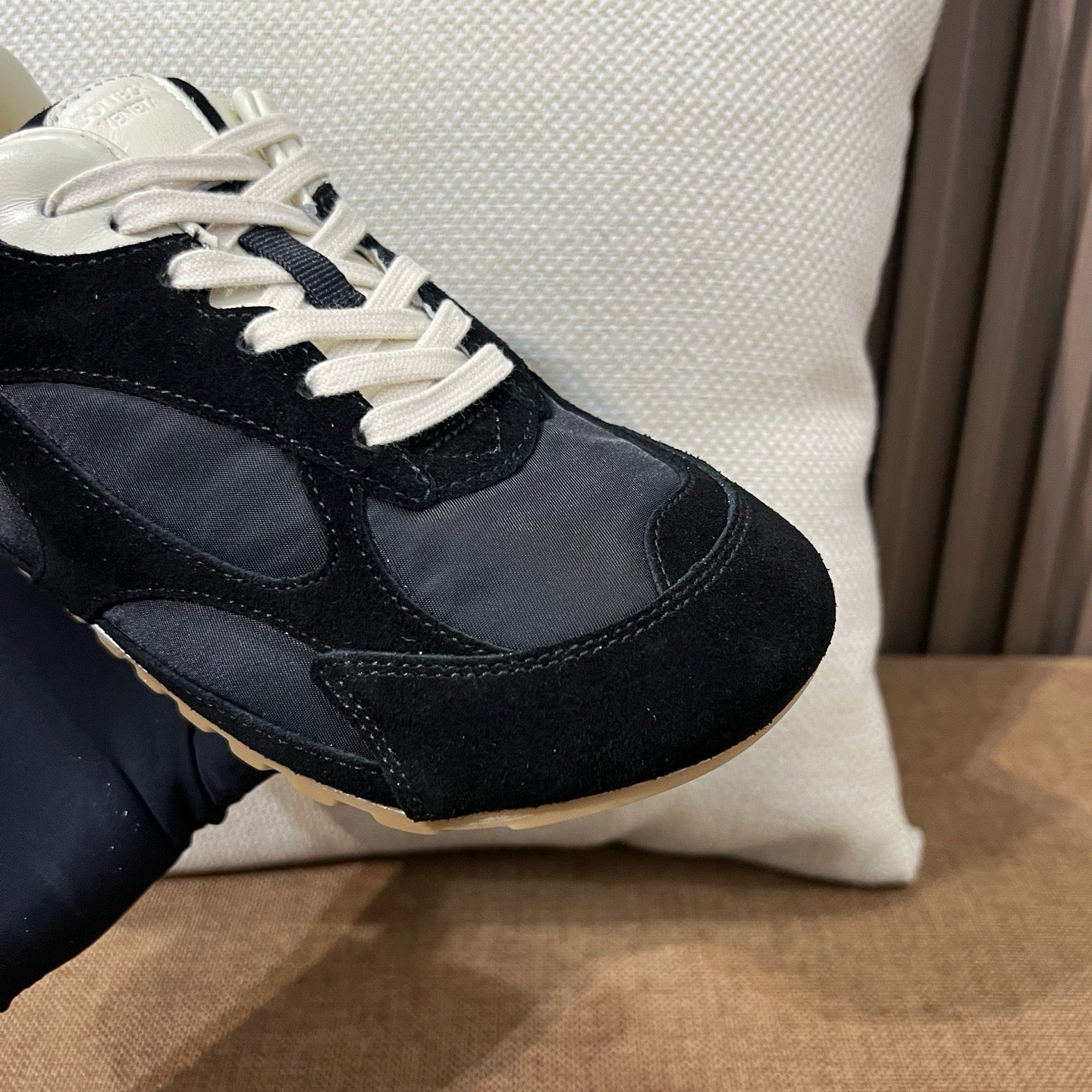 보테가베네타 오르빗 플래시 스웨이드 트리밍 스니커즈