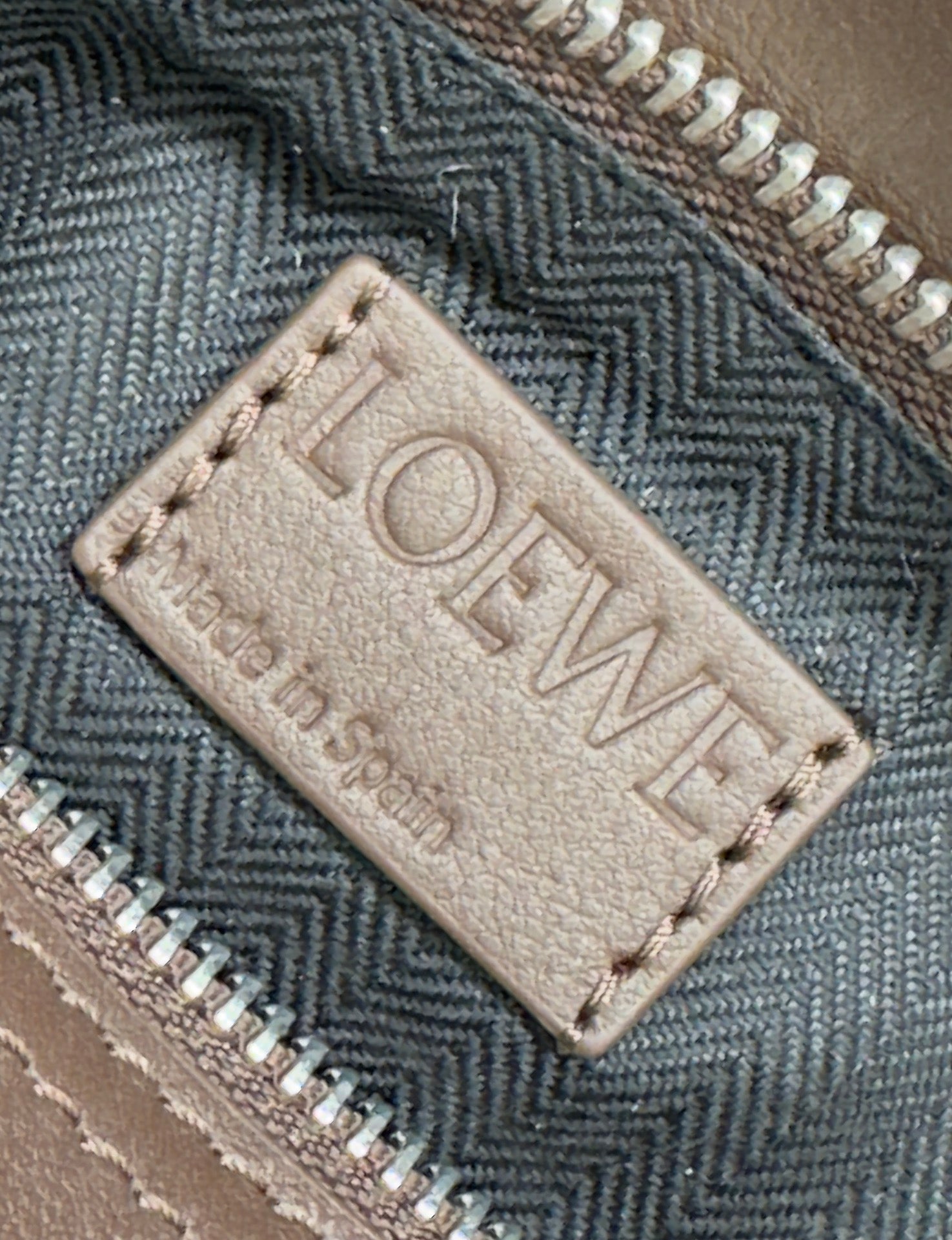 로에베 바이커 퍼즐백 스몰