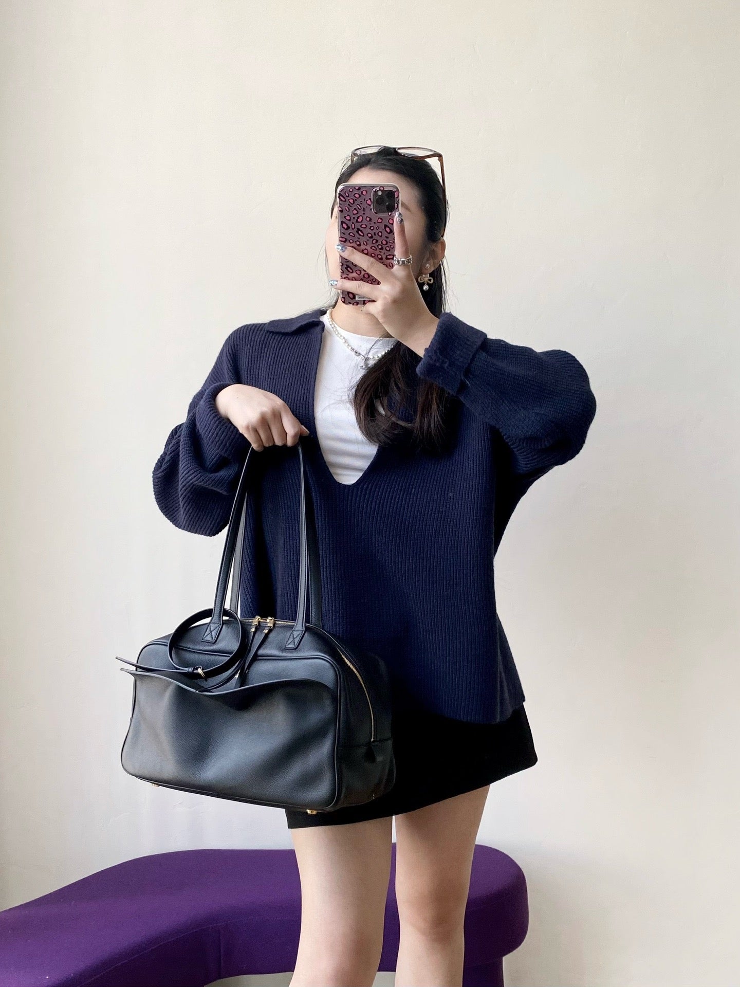 발렌시아가 캐리 레더 미디움 볼링백