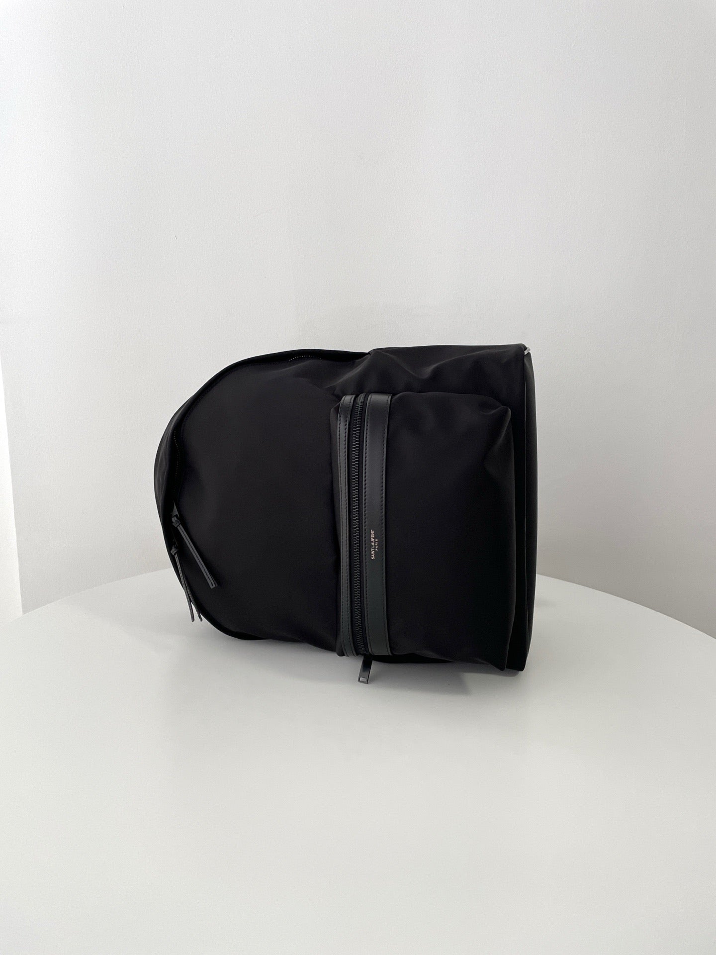 생로랑 씨티 백팩 에코닐