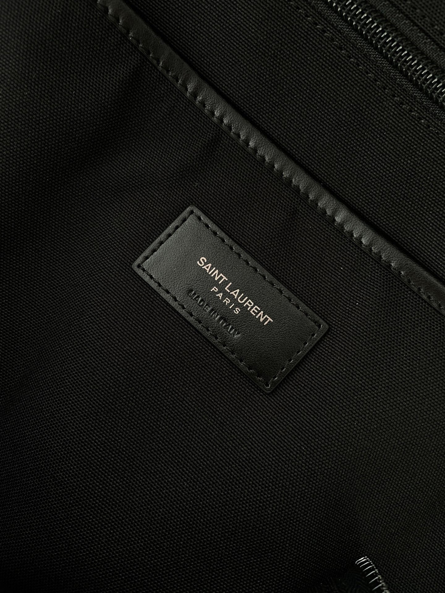 생로랑 씨티 백팩 에코닐