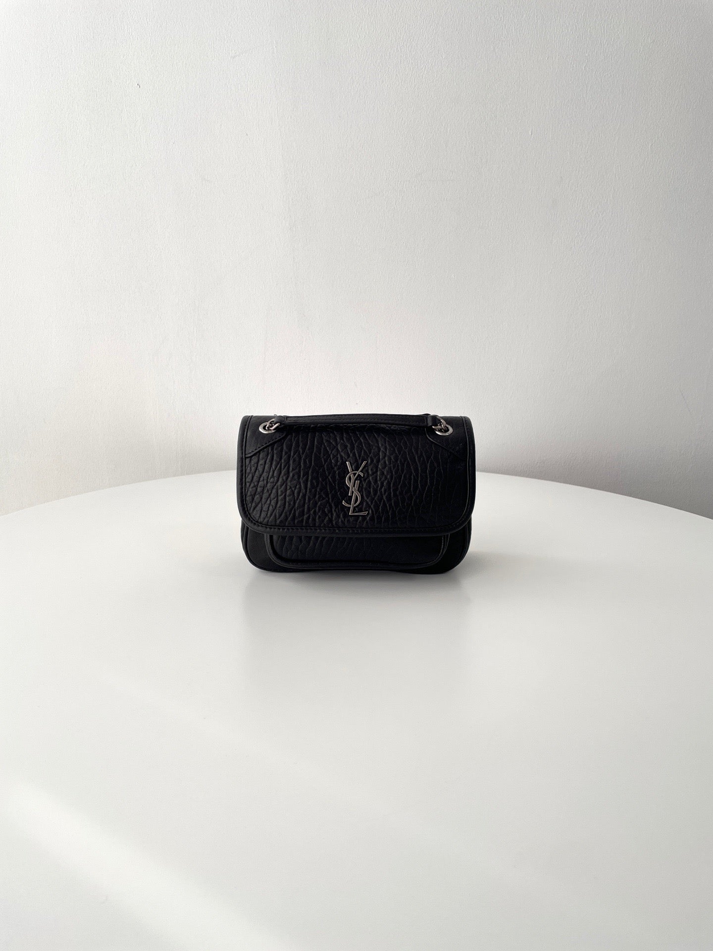 생로랑 니키백 그레인 램스킨 미니