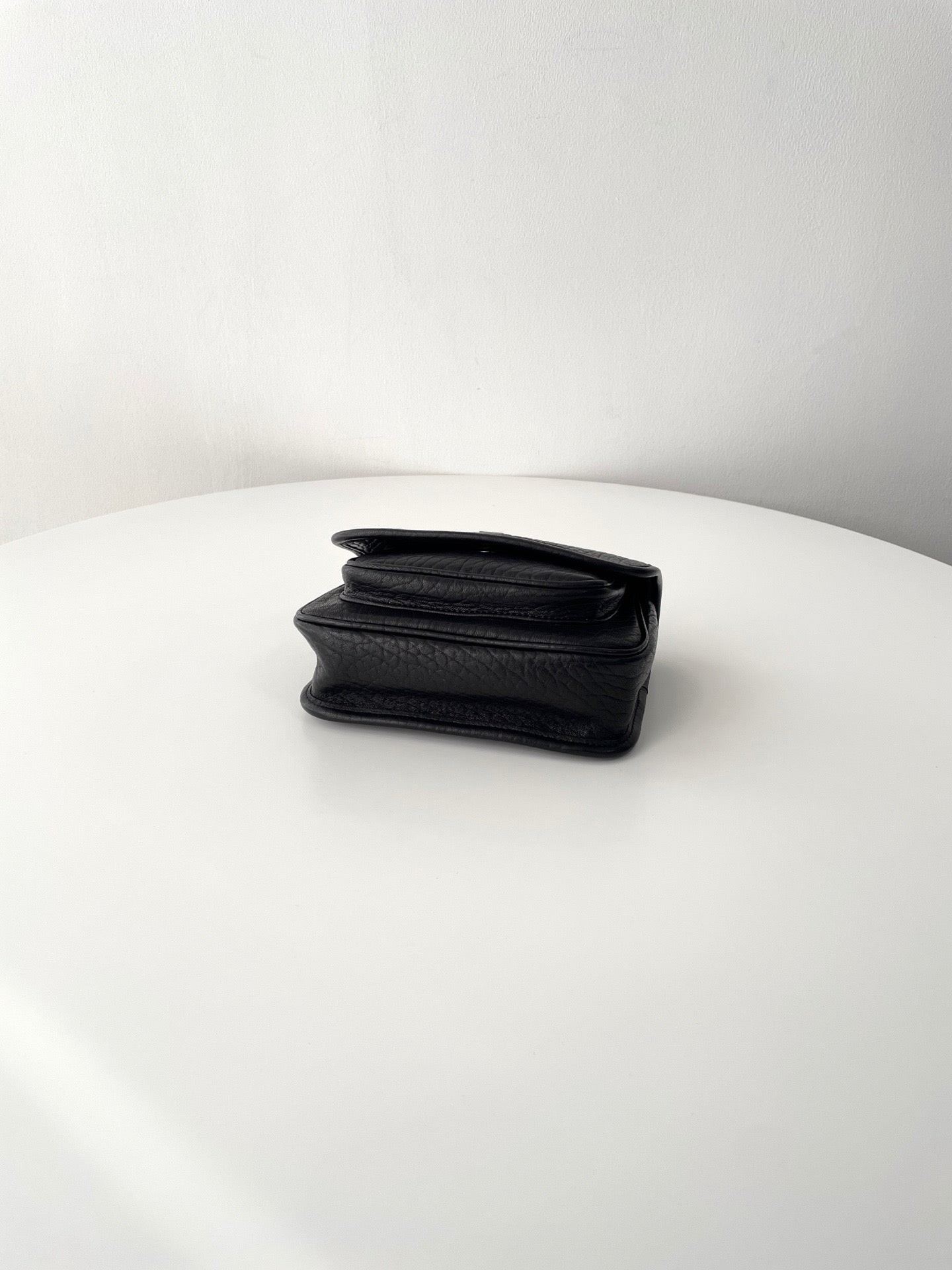 생로랑 니키백 그레인 램스킨 미니