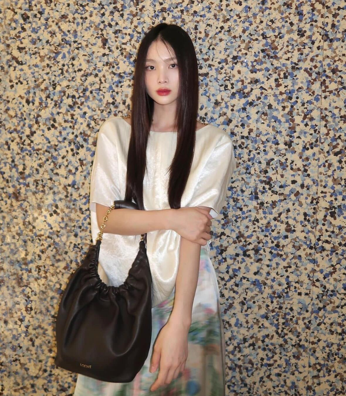 로에베 스퀴즈백 미디움