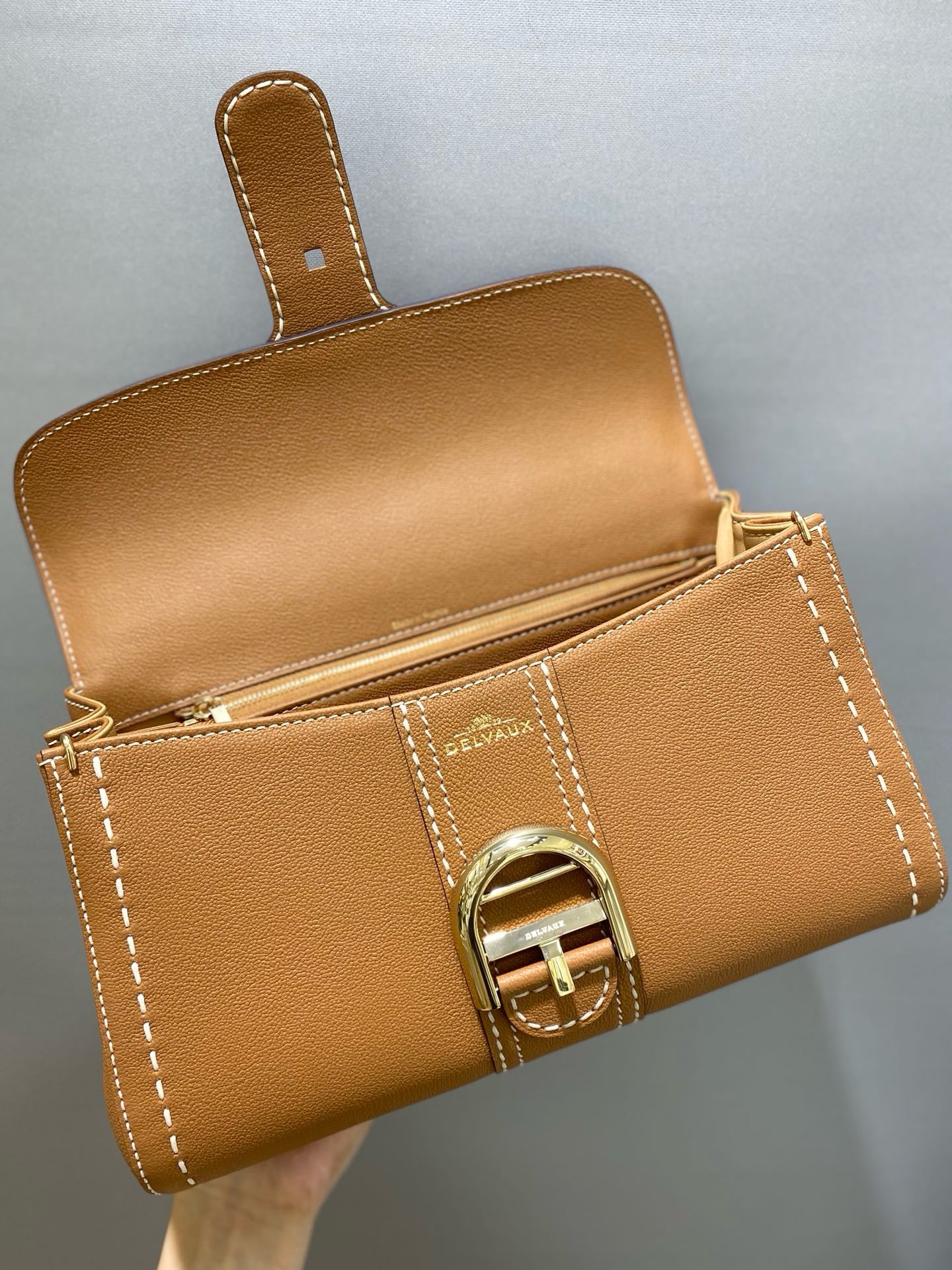 델보 브리앙 이스트웨스트 로데오 스티치